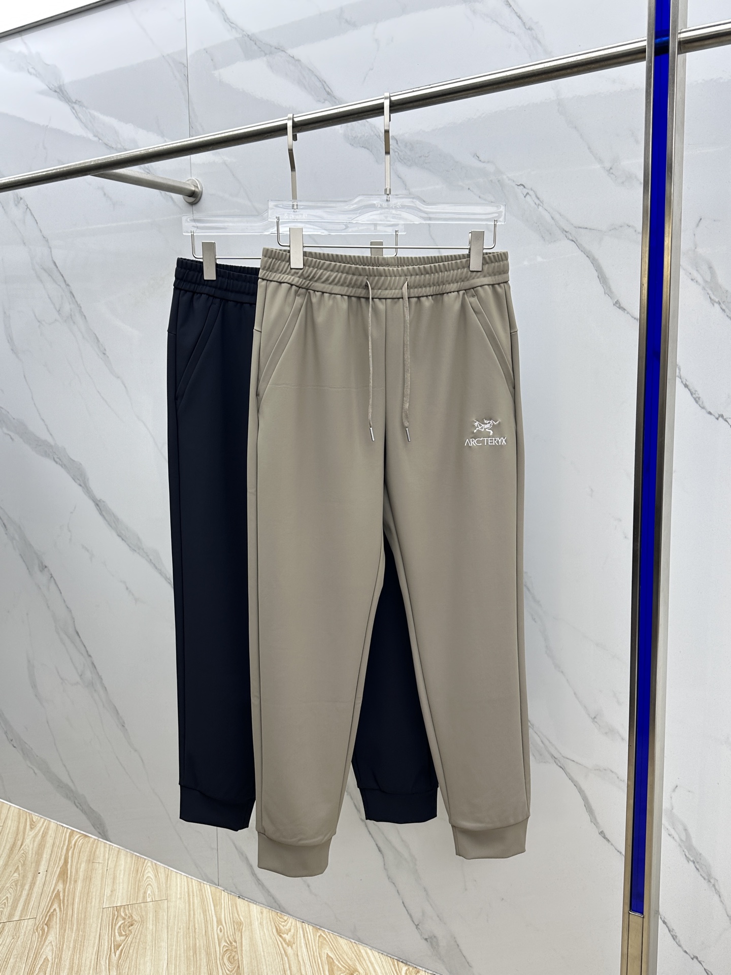 🆕ARCTERYX  秋冬户外机能裤户外登山徒步休闲长裤男 采用高密度登山布面料，非常结实具备良好的透气