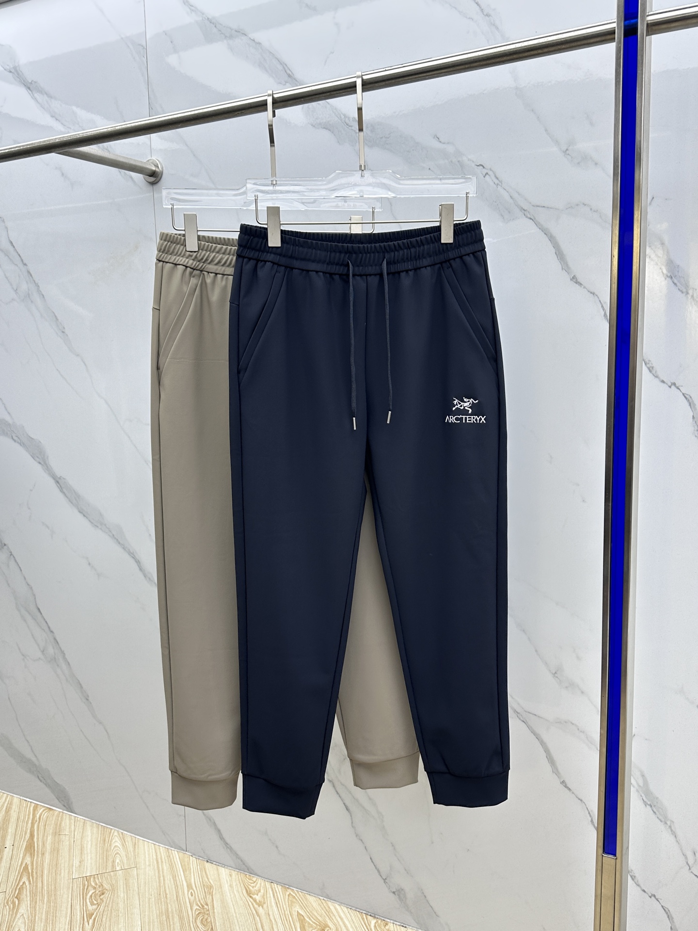 🆕ARCTERYX  秋冬户外机能裤户外登山徒步休闲长裤男 采用高密度登山布面料，非常结实具备良好的透气