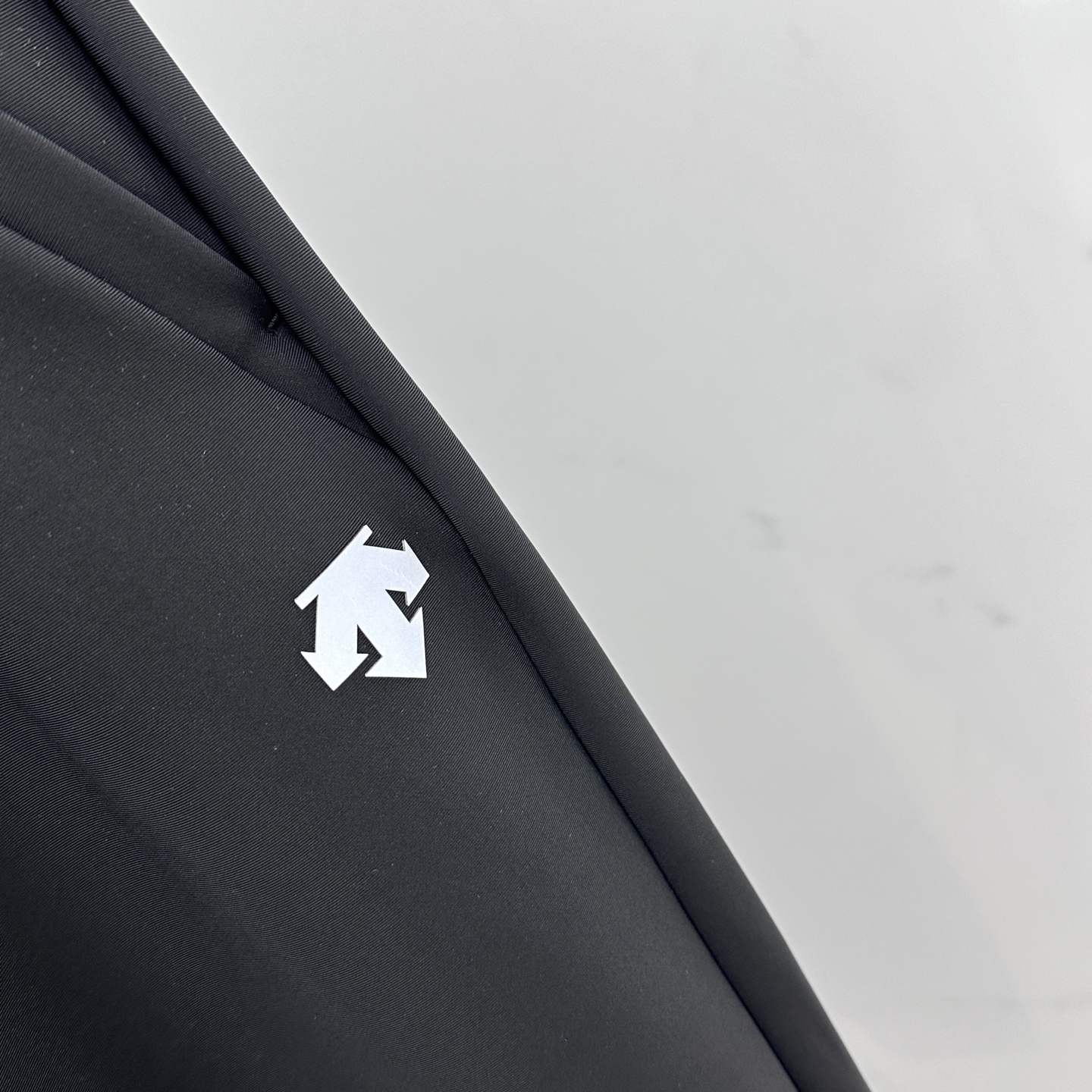 🆕DESCENTE迪桑特 秋冬户外机能裤户外登山徒步休闲长裤男 采用高密度登山布面料，非常结实具备良好的