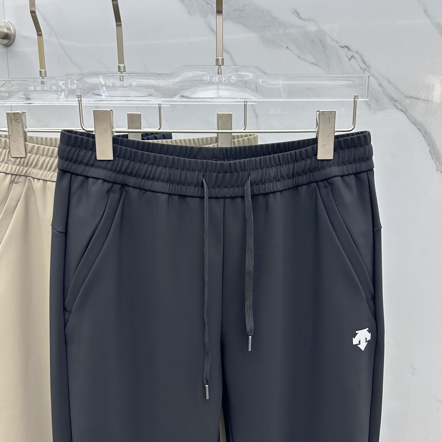 🆕DESCENTE迪桑特 秋冬户外机能裤户外登山徒步休闲长裤男 采用高密度登山布面料，非常结实具备良好的