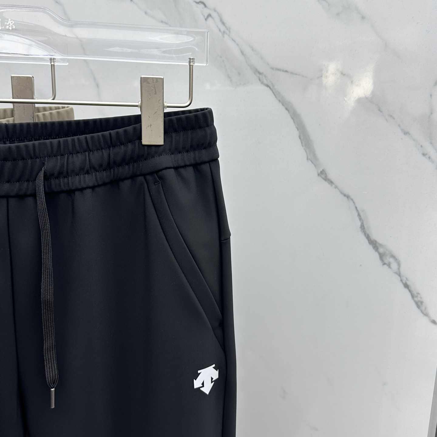 🆕DESCENTE迪桑特 秋冬户外机能裤户外登山徒步休闲长裤男 采用高密度登山布面料，非常结实具备良好的