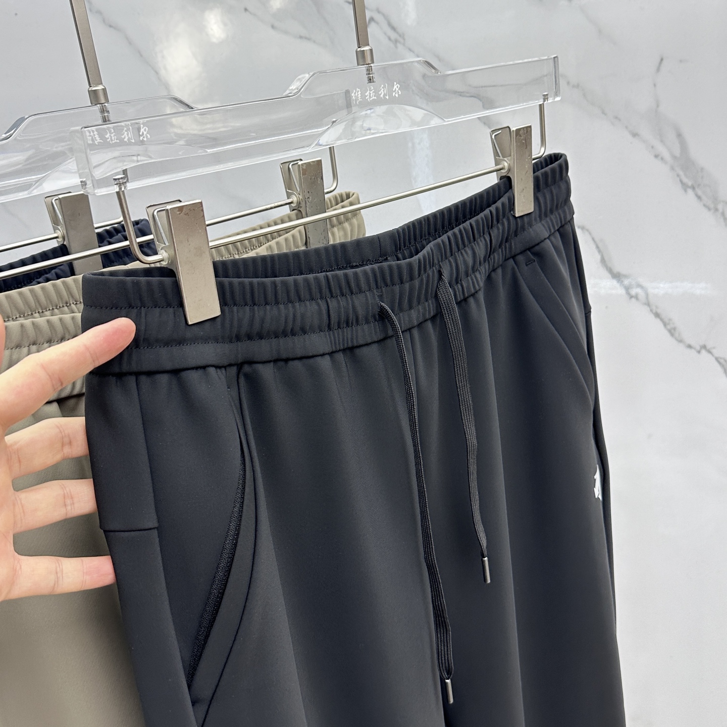 🆕DESCENTE迪桑特 秋冬户外机能裤户外登山徒步休闲长裤男 采用高密度登山布面料，非常结实具备良好的