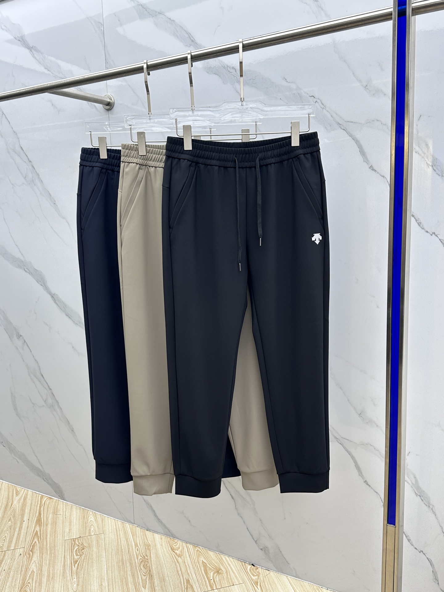 🆕DESCENTE迪桑特 秋冬户外机能裤户外登山徒步休闲长裤男 采用高密度登山布面料，非常结实具备良好的