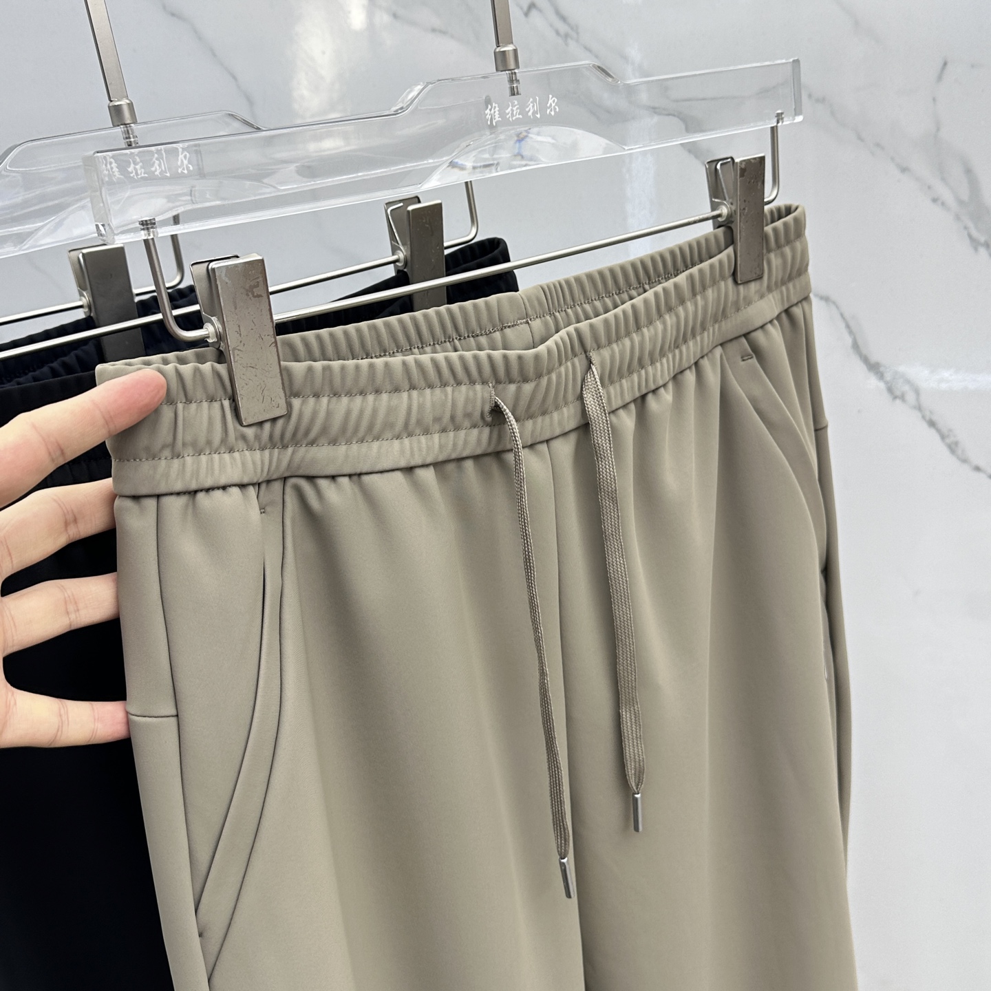 🆕DESCENTE迪桑特 秋冬户外机能裤户外登山徒步休闲长裤男 采用高密度登山布面料，非常结实具备良好的