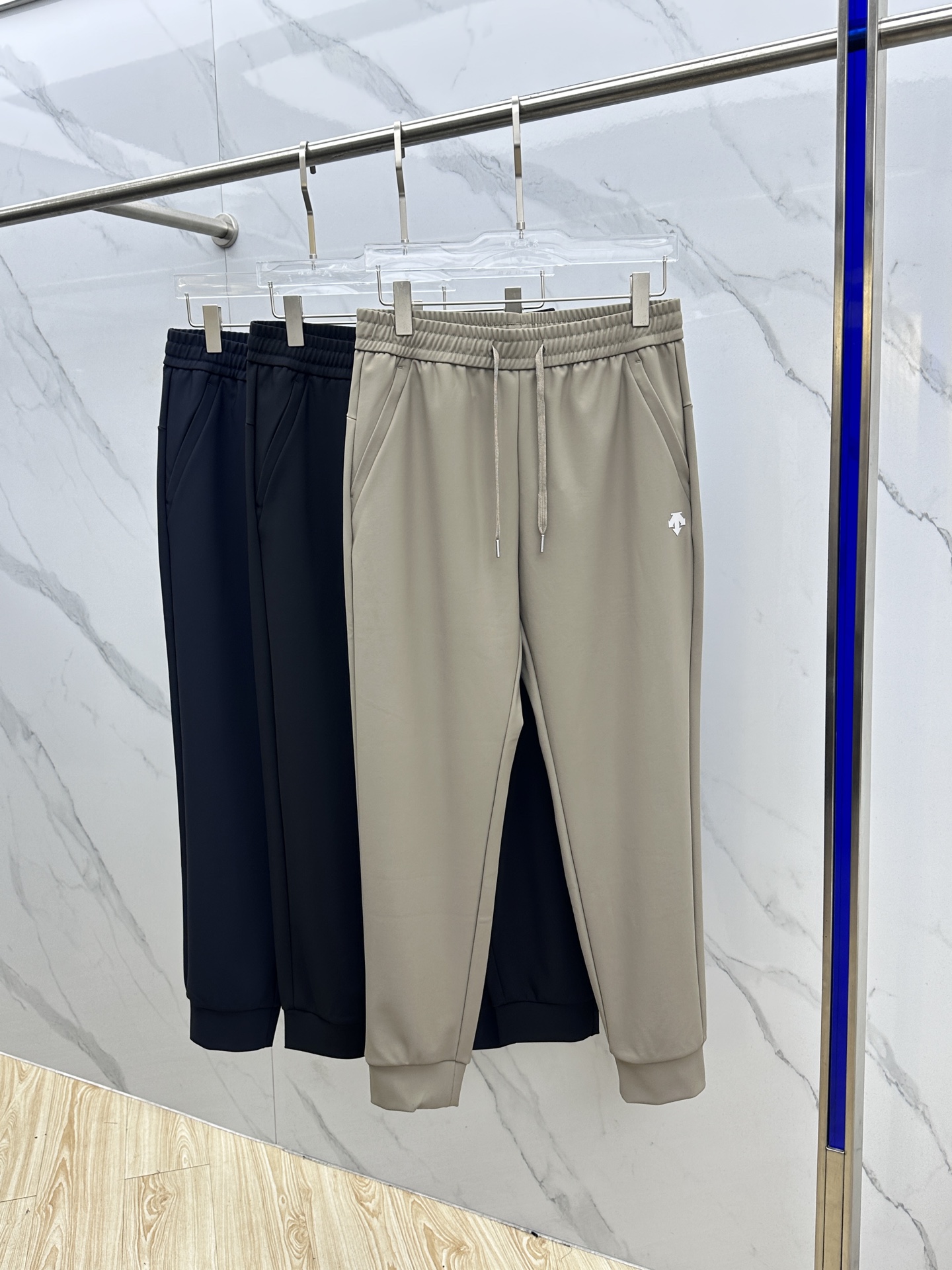 🆕DESCENTE迪桑特 秋冬户外机能裤户外登山徒步休闲长裤男 采用高密度登山布面料，非常结实具备良好的