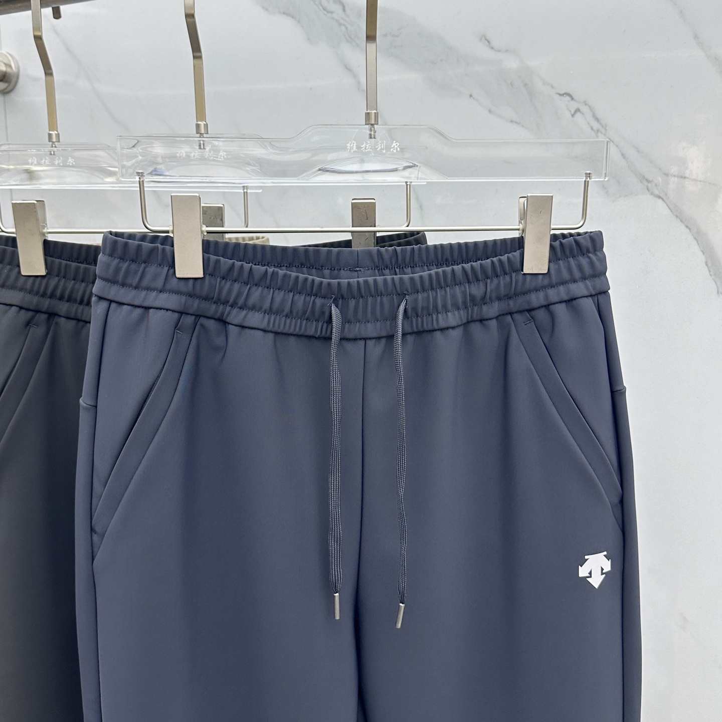 🆕DESCENTE迪桑特 秋冬户外机能裤户外登山徒步休闲长裤男 采用高密度登山布面料，非常结实具备良好的