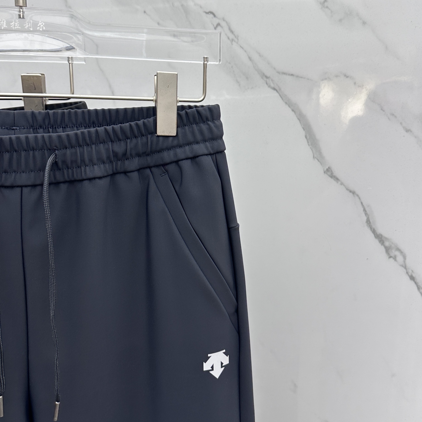 🆕DESCENTE迪桑特 秋冬户外机能裤户外登山徒步休闲长裤男 采用高密度登山布面料，非常结实具备良好的