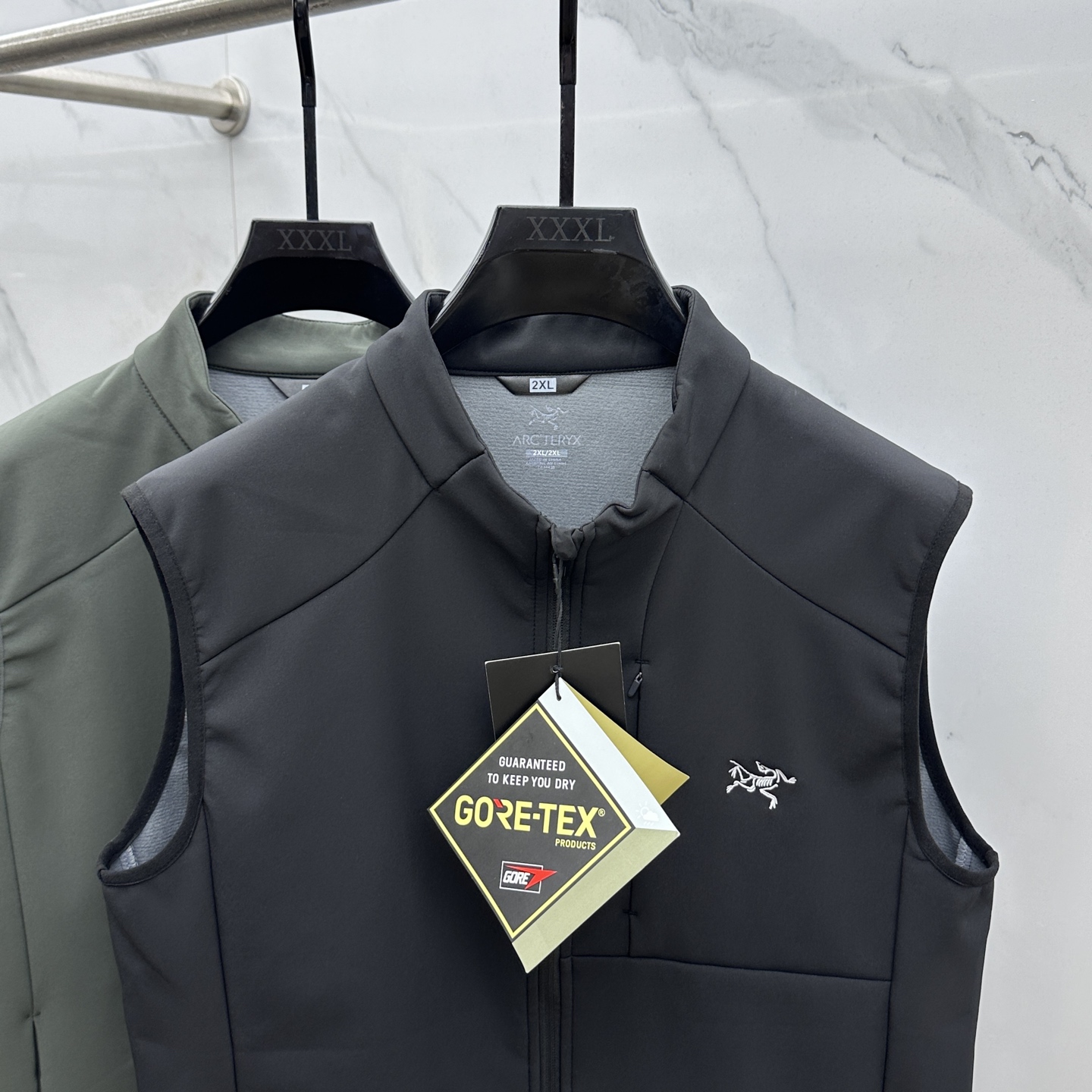 🆕ARCTERYX 始祖鸟 2025秋季新品薄绒男士马甲，官网同步！外贸公司订单！客供针织聚酯纤维材质，