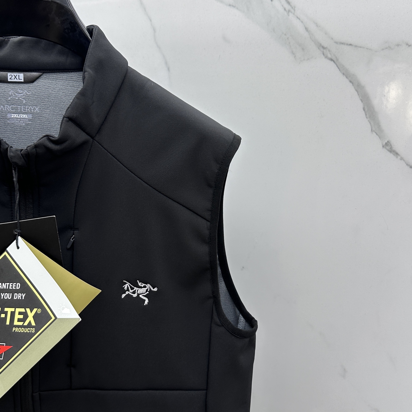 🆕ARCTERYX 始祖鸟 2025秋季新品薄绒男士马甲，官网同步！外贸公司订单！客供针织聚酯纤维材质，