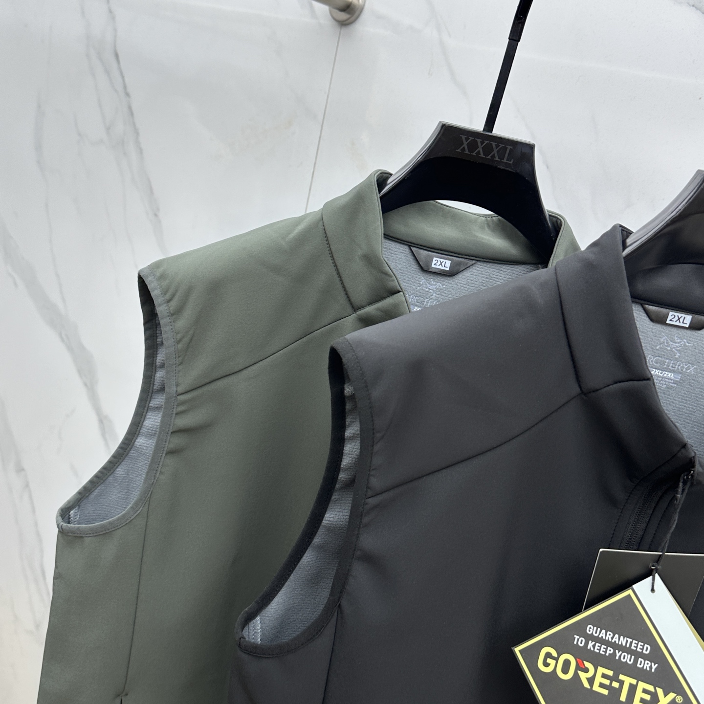 🆕ARCTERYX 始祖鸟 2025秋季新品薄绒男士马甲，官网同步！外贸公司订单！客供针织聚酯纤维材质，