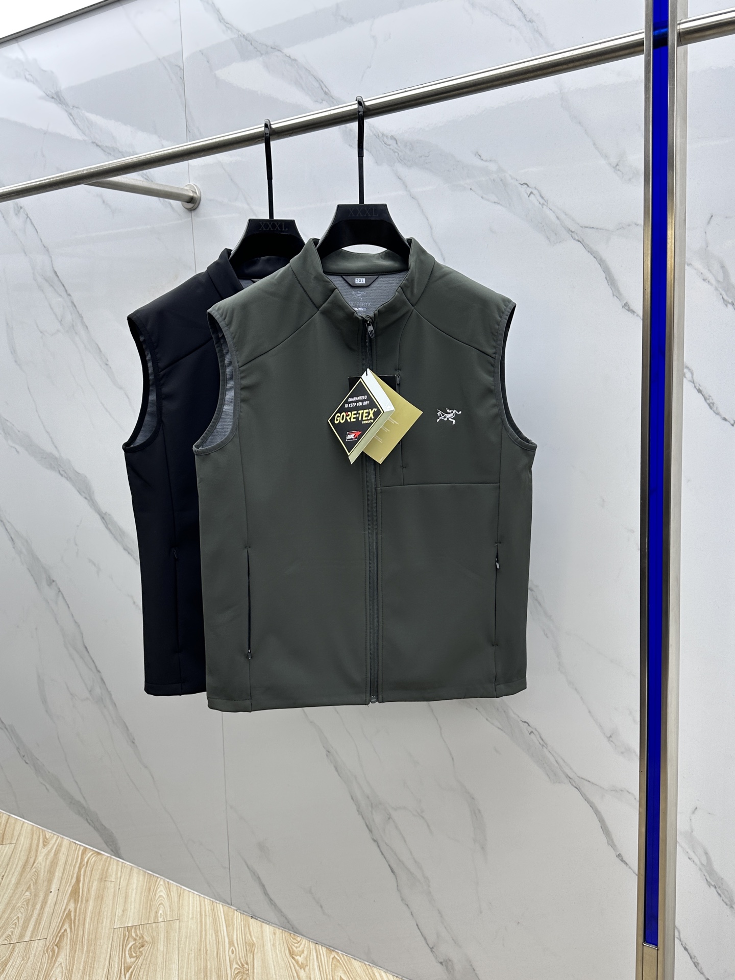 🆕ARCTERYX 始祖鸟 2025秋季新品薄绒男士马甲，官网同步！外贸公司订单！客供针织聚酯纤维材质，