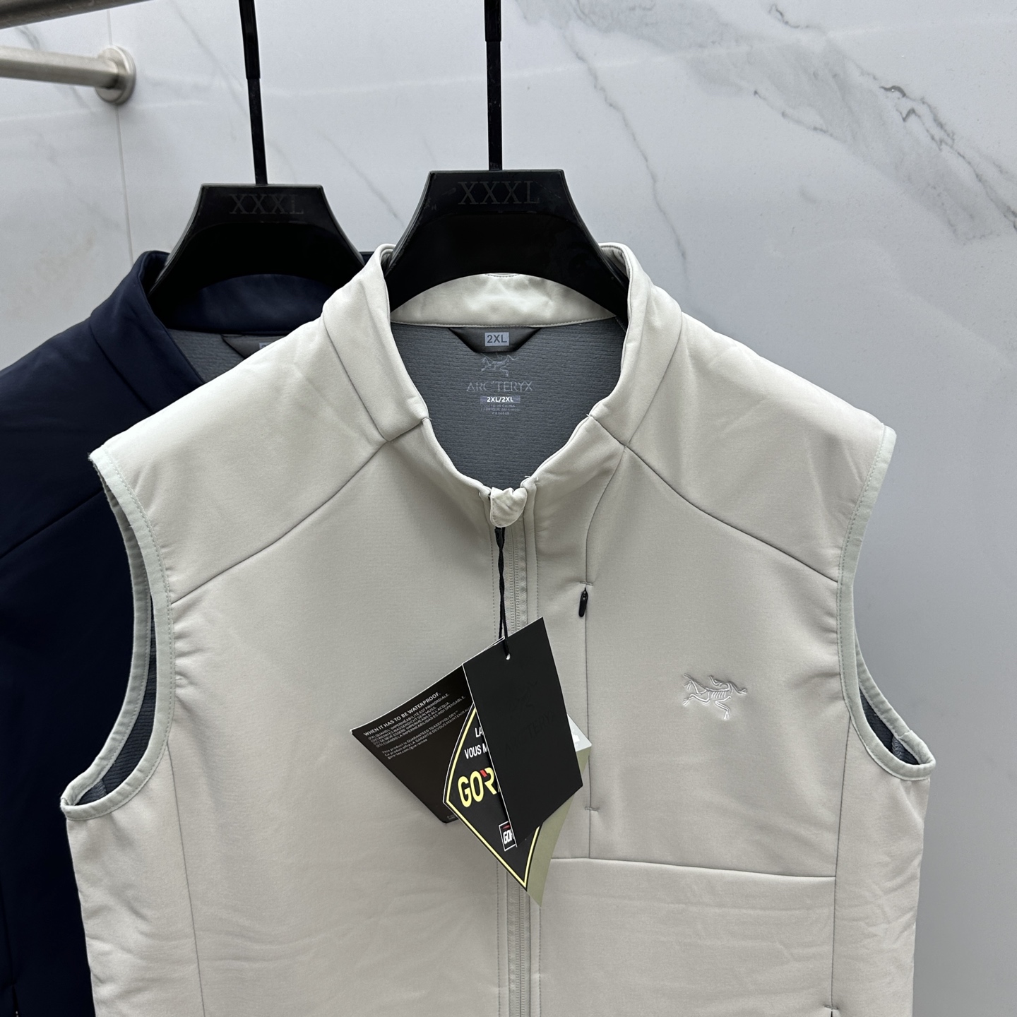 🆕ARCTERYX 始祖鸟 2025秋季新品薄绒男士马甲，官网同步！外贸公司订单！客供针织聚酯纤维材质，