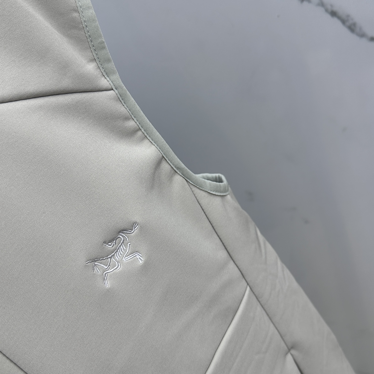 🆕ARCTERYX 始祖鸟 2025秋季新品薄绒男士马甲，官网同步！外贸公司订单！客供针织聚酯纤维材质，