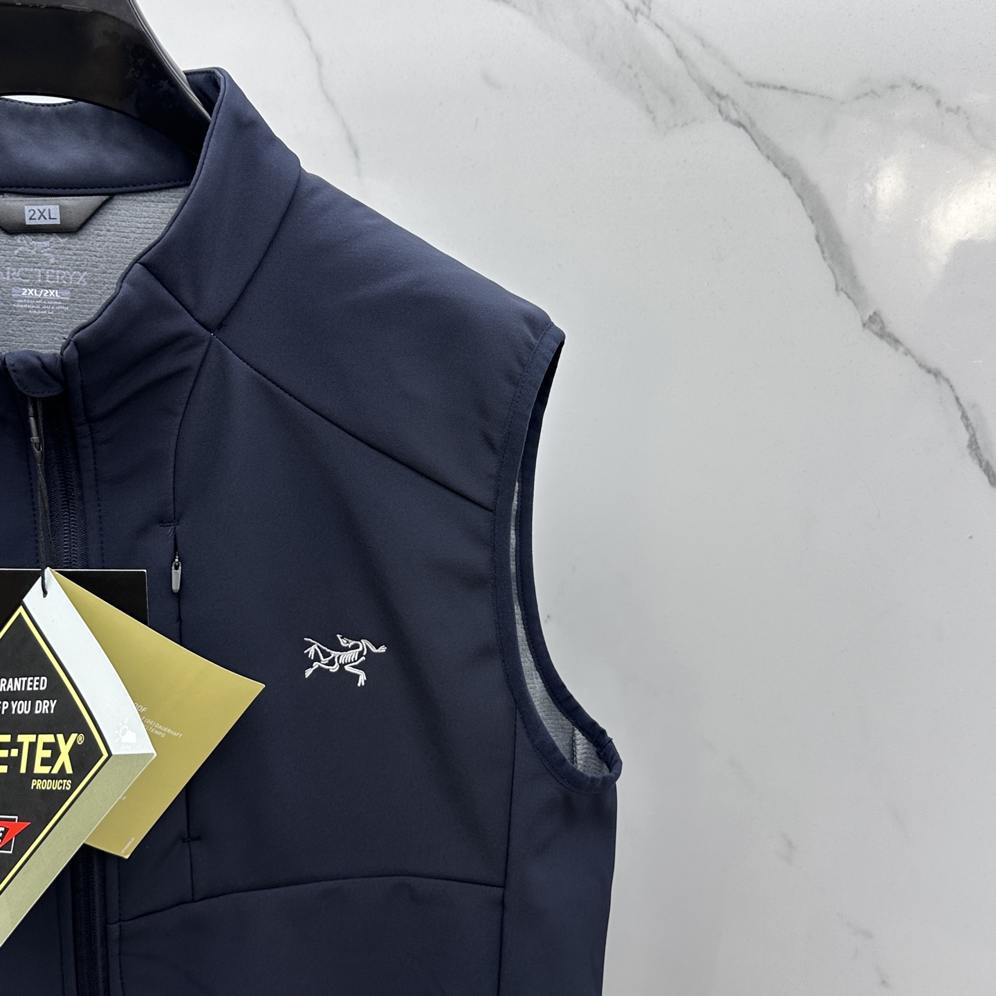 🆕ARCTERYX 始祖鸟 2025秋季新品薄绒男士马甲，官网同步！外贸公司订单！客供针织聚酯纤维材质，