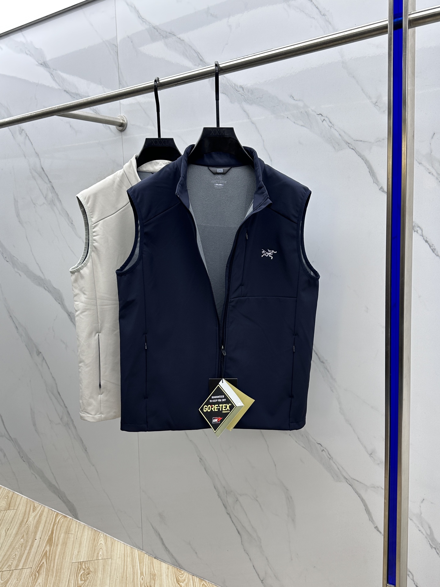 🆕ARCTERYX 始祖鸟 2025秋季新品薄绒男士马甲，官网同步！外贸公司订单！客供针织聚酯纤维材质，