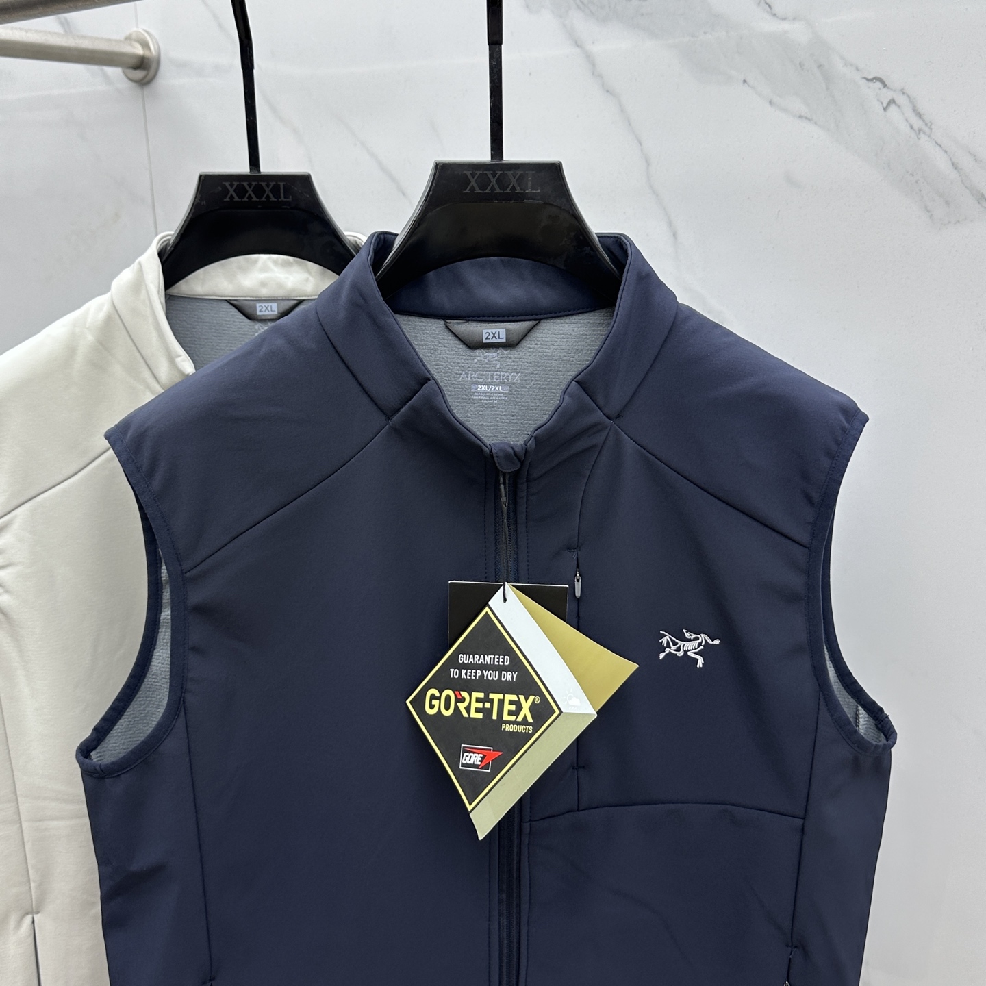 🆕ARCTERYX 始祖鸟 2025秋季新品薄绒男士马甲，官网同步！外贸公司订单！客供针织聚酯纤维材质，