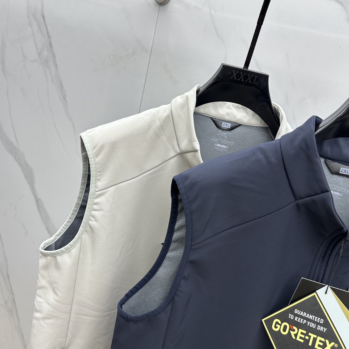 🆕ARCTERYX 始祖鸟 2025秋季新品薄绒男士马甲，官网同步！外贸公司订单！客供针织聚酯纤维材质，