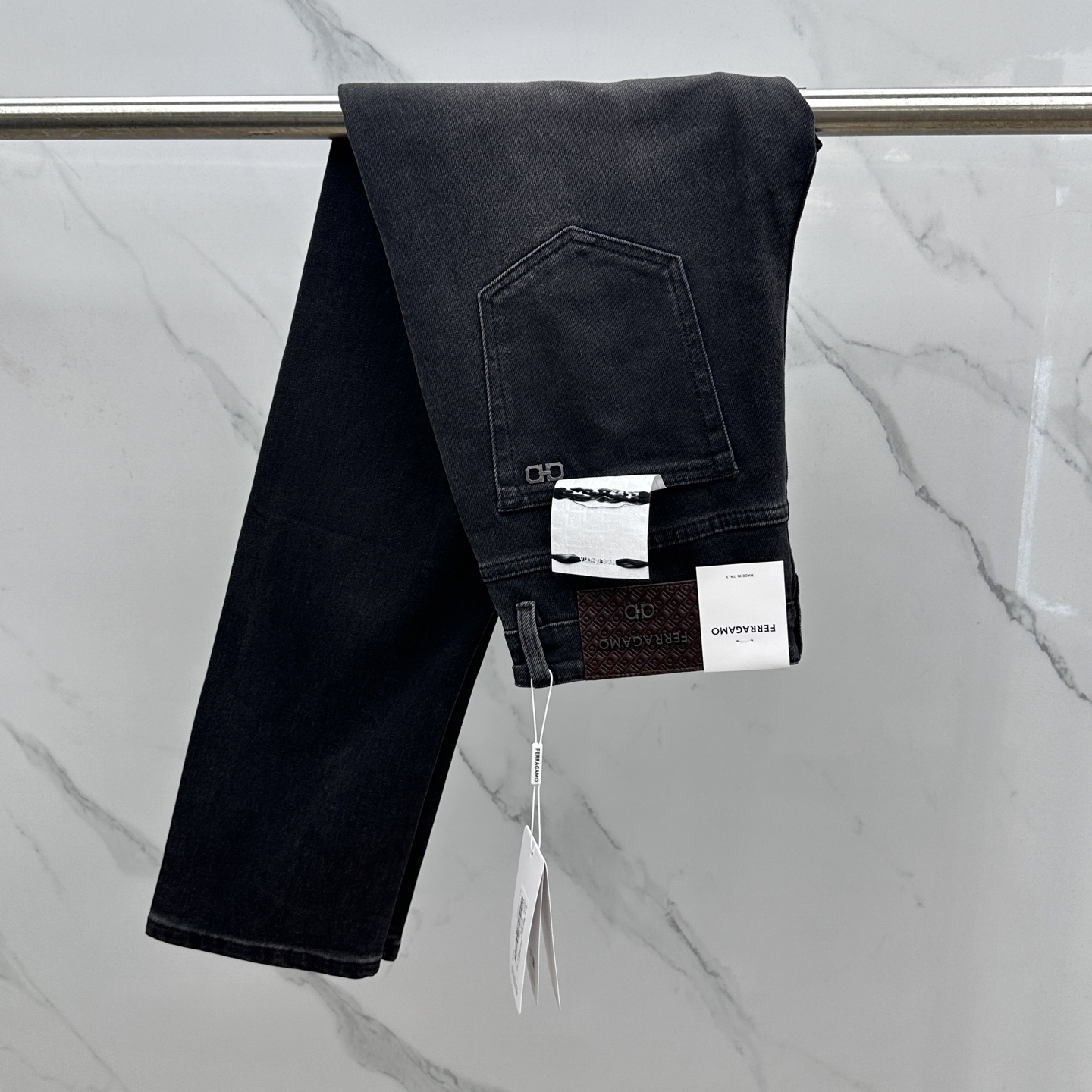 🆕Ferragamo菲拉格慕 🔥高端定制、2025早春最新款牛仔裤 柜台同步发售 原版定制复刻 客供五金