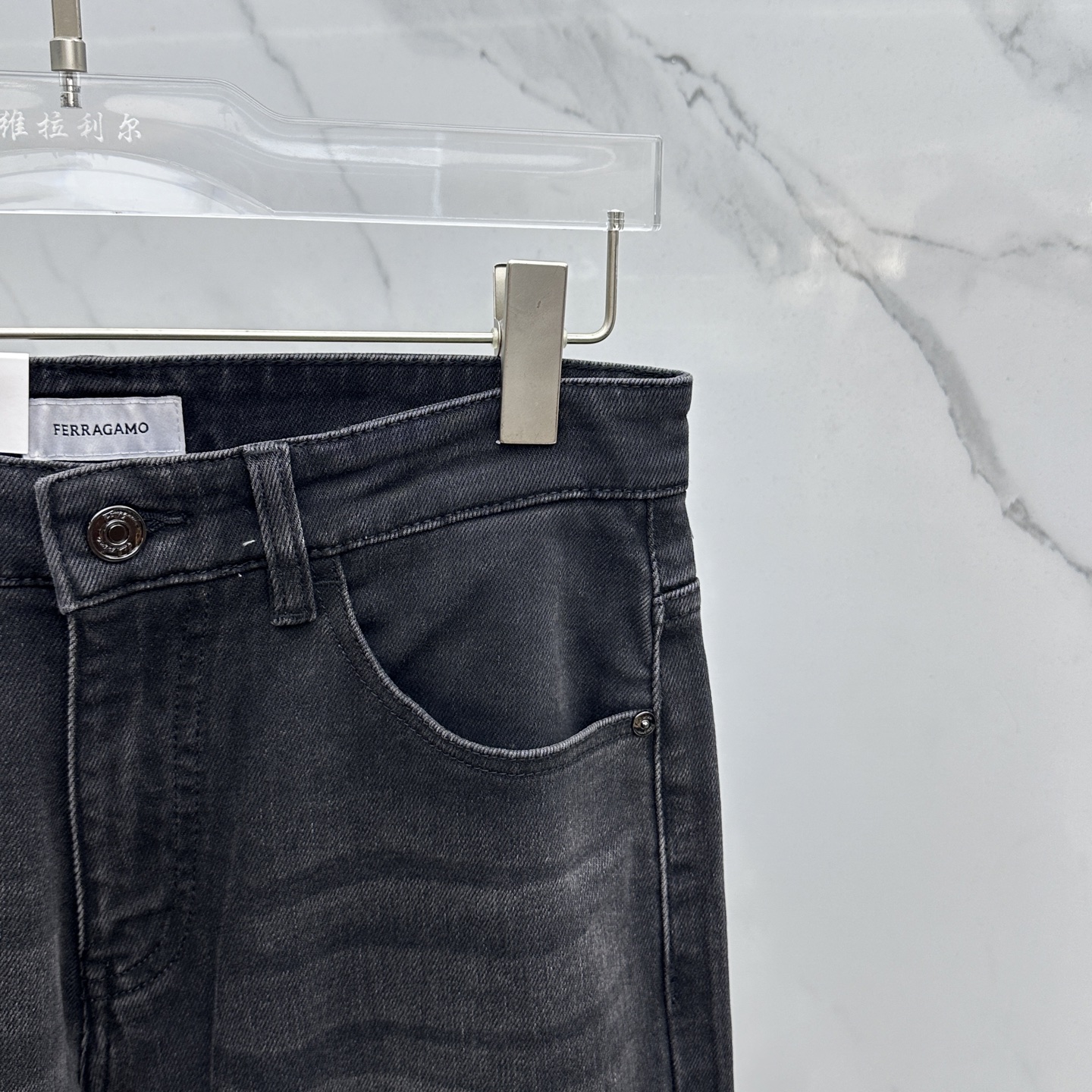 🆕Ferragamo菲拉格慕 🔥高端定制、2025早春最新款牛仔裤 柜台同步发售 原版定制复刻 客供五金
