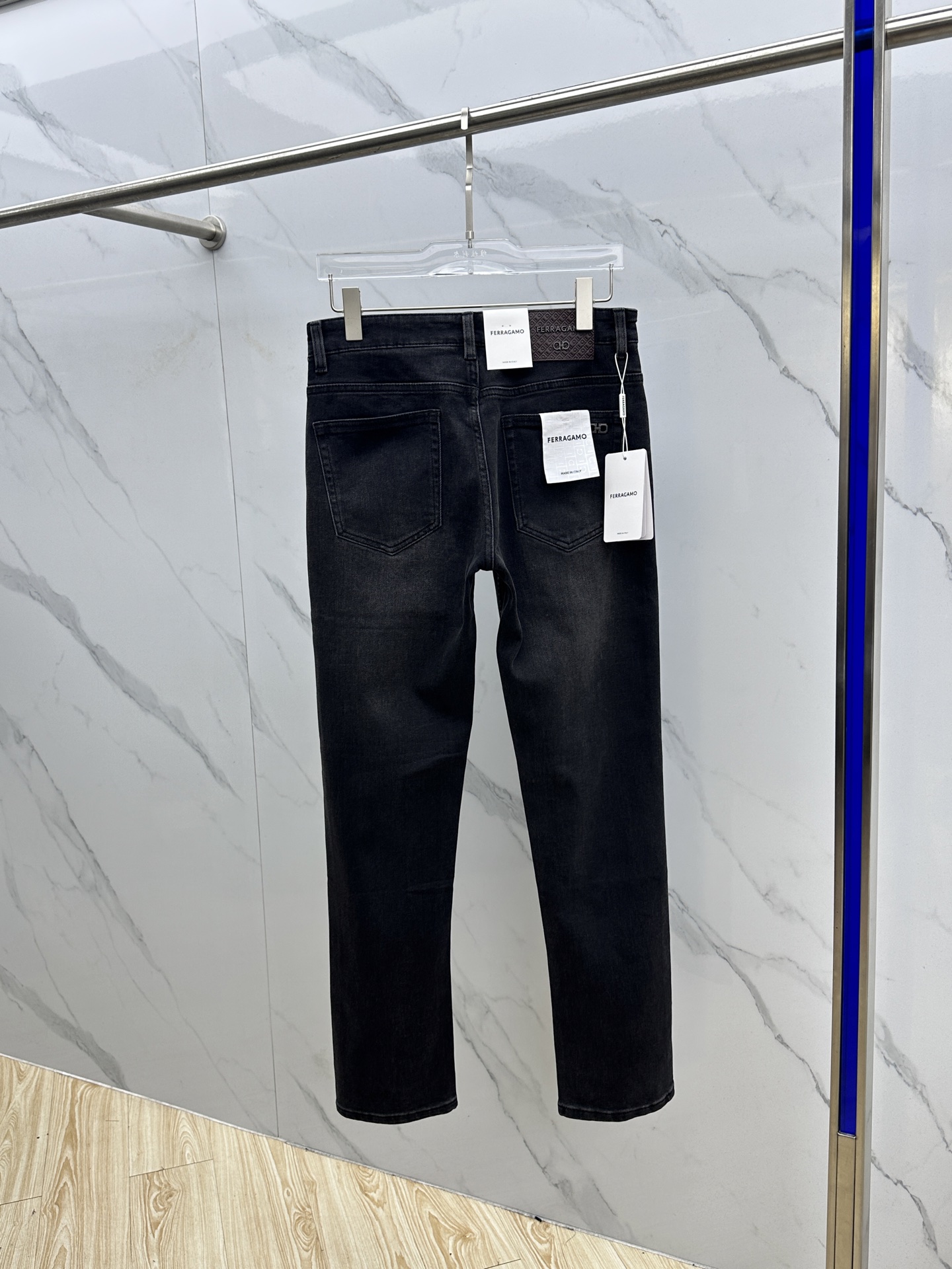 🆕Ferragamo菲拉格慕 🔥高端定制、2025早春最新款牛仔裤 柜台同步发售 原版定制复刻 客供五金