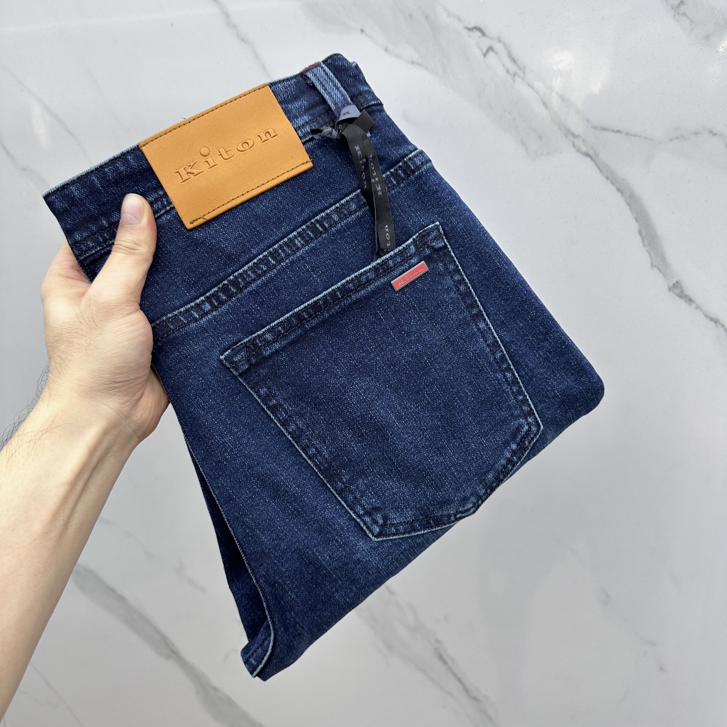 NO:530219,Kiton high-end customization, the latest jeans in early spring 2025 are released simultaneously on the counter. Original customization replicas. Customer-supplied hardware and accessories. Original quality. Imported fixed-color denim fabric. Heavy industry washing. Fine workmanship and excellent upper body!  Preferred single product BD production code number 30-38 without 37, jeans, alexander wang19860909Kiton 高端定制、2025早春最新款牛仔裤 柜台同步发售 原版定制复刻 客供五金辅料 原单品质 进口固色牛仔面料 重工洗水 做工走线精细 上身绝佳！优选单品 bd出品 码数30-38无37,,jeans,alexander wang,Men's clothing