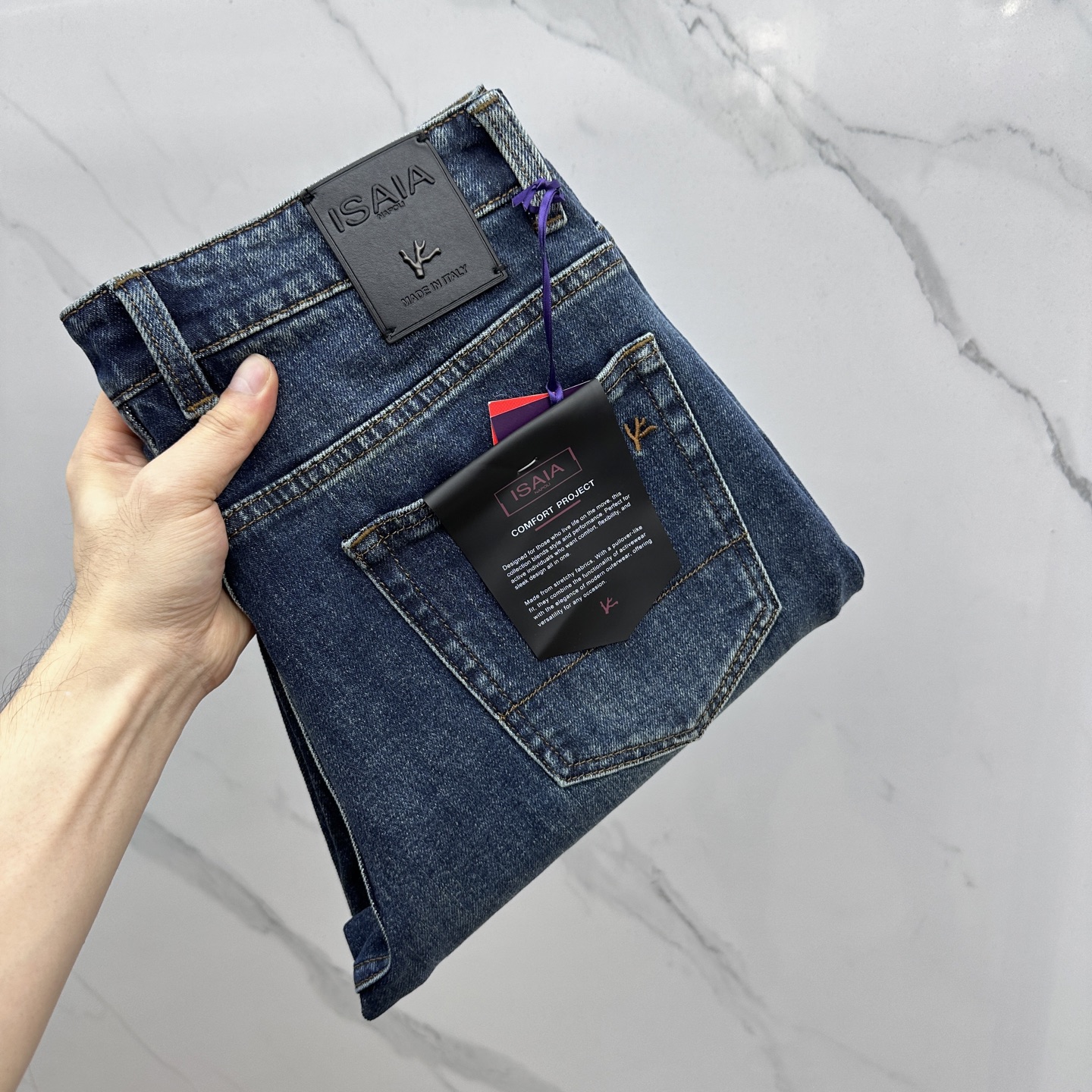 NO:538825,ISAIA high-end customization, the latest jeans in early spring 2025 are released simultaneously on the counter. Original customization reproduction. Customer-supplied hardware and accessories. Original quality. Imported fixed-color denim fabric. Heavy industry washing. Fine workmanship and excellent upper body!  Preferred single product BD production code number 30-38 without 37, jeans, alexander wang19860909ISAIA 高端定制、2025早春最新款牛仔裤 柜台同步发售 原版定制复刻 客供五金辅料 原单品质 进口固色牛仔面料 重工洗水 做工走线精细 上身绝佳！优选单品 bd出品 码数30-38无37,,jeans,alexander wang,Men's clothing