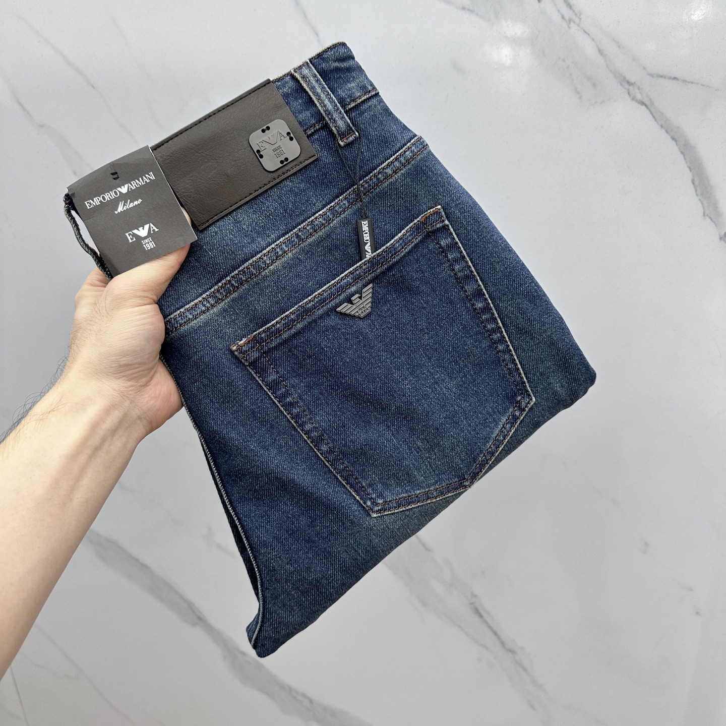 NO:538828,EMPORIO ARMANI high-end customization, the latest jeans in early spring 2025 are released simultaneously on the counter. Original custom reproduction. Customer-supplied hardware and accessories. Original quality. Imported fixed-color denim fabric. Heavy industry washing. Fine workmanship and excellent upper body!  Products of BD with 30-38 No 37, Armani,jeans,alexander wang19860909EMPORIO ARMANI 高端定制、2025早春最新款牛仔裤 柜台同步发售 原版定制复刻 客供五金辅料 原单品质 进口固色牛仔面料 重工洗水 做工走线精细 上身绝佳！优选单品 bd出品 码数30-38无37,,armani,jeans,alexander wang,Men's clothing