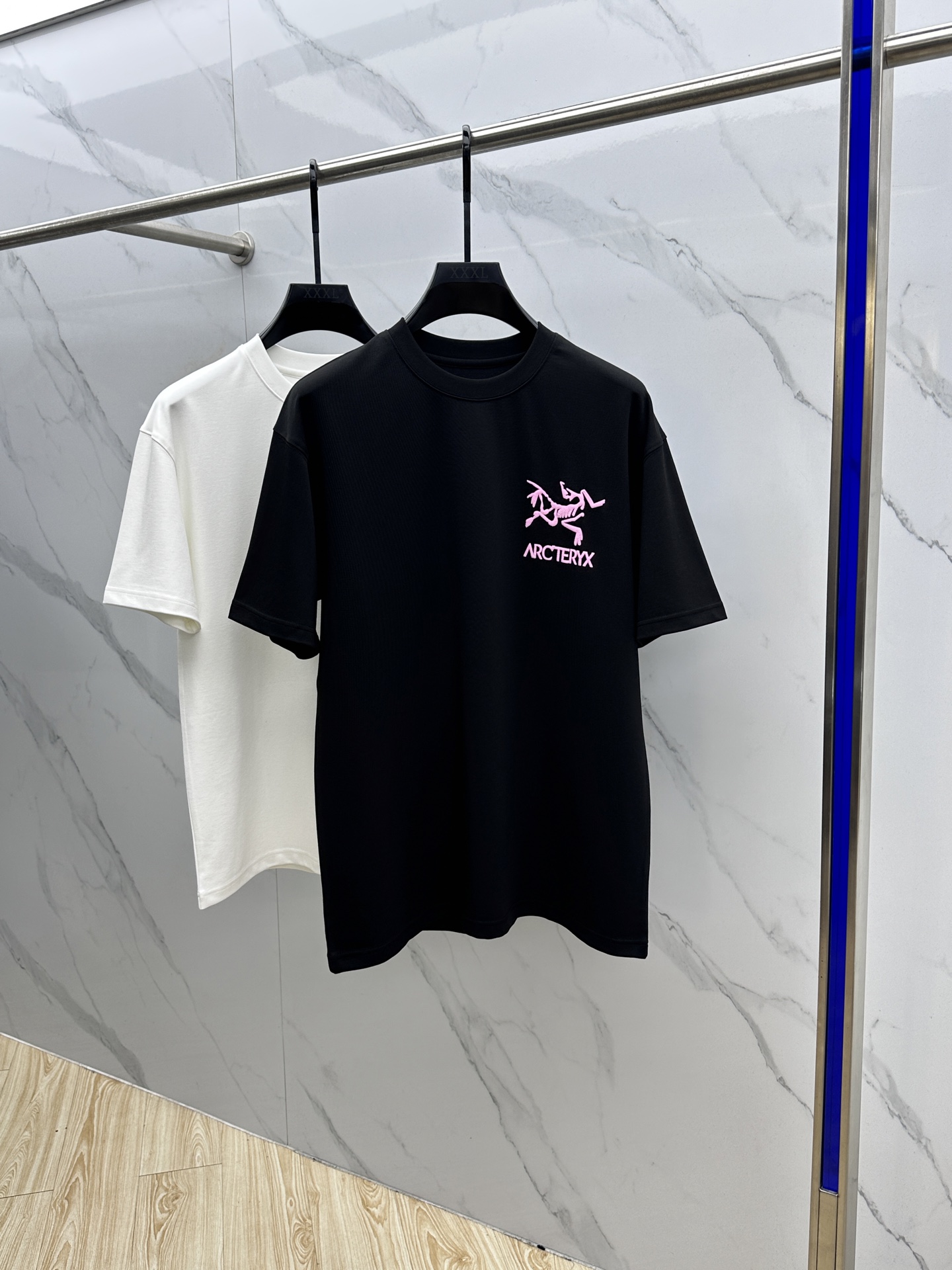 NO:537743,ARCTERYX Archaeopteryx 2025SS Autumn New Short-Sleeve Base T-shirt, conveying elegant charm with seasonal tones, making it a good choice for daily matching. The logo on the chest implicitly marks the brand identity, the letters are three-dimensional craftsmanship, fine workmanship, fashionable and atmospheric, and comfortable skin. The three-marks are complete xh size M-3XL, arc'teryx, T-shirt, alexander wang19860909ARCTERYX始祖鸟 2025SS秋季新款短袖打底T 恤,以当季色调传递典雅韵味,成就日常搭配佳选.胸前logo标识含蓄标注品牌身份,字母立体工艺、做工精细、时尚大气、贴肤舒适,三标齐全xh 尺码M-3XL,arc'teryx,T-shirt,alexander wang,Men's clothing