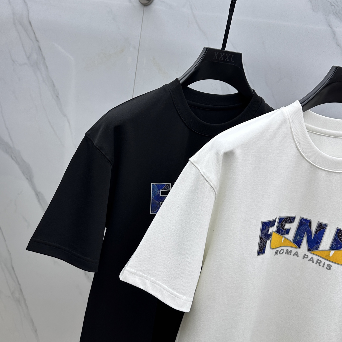🆕Fendi芬迪 2025SS秋季新款短袖打底T 恤，以当季色调传递典雅韵味，成就日常搭配佳选。胸前lo