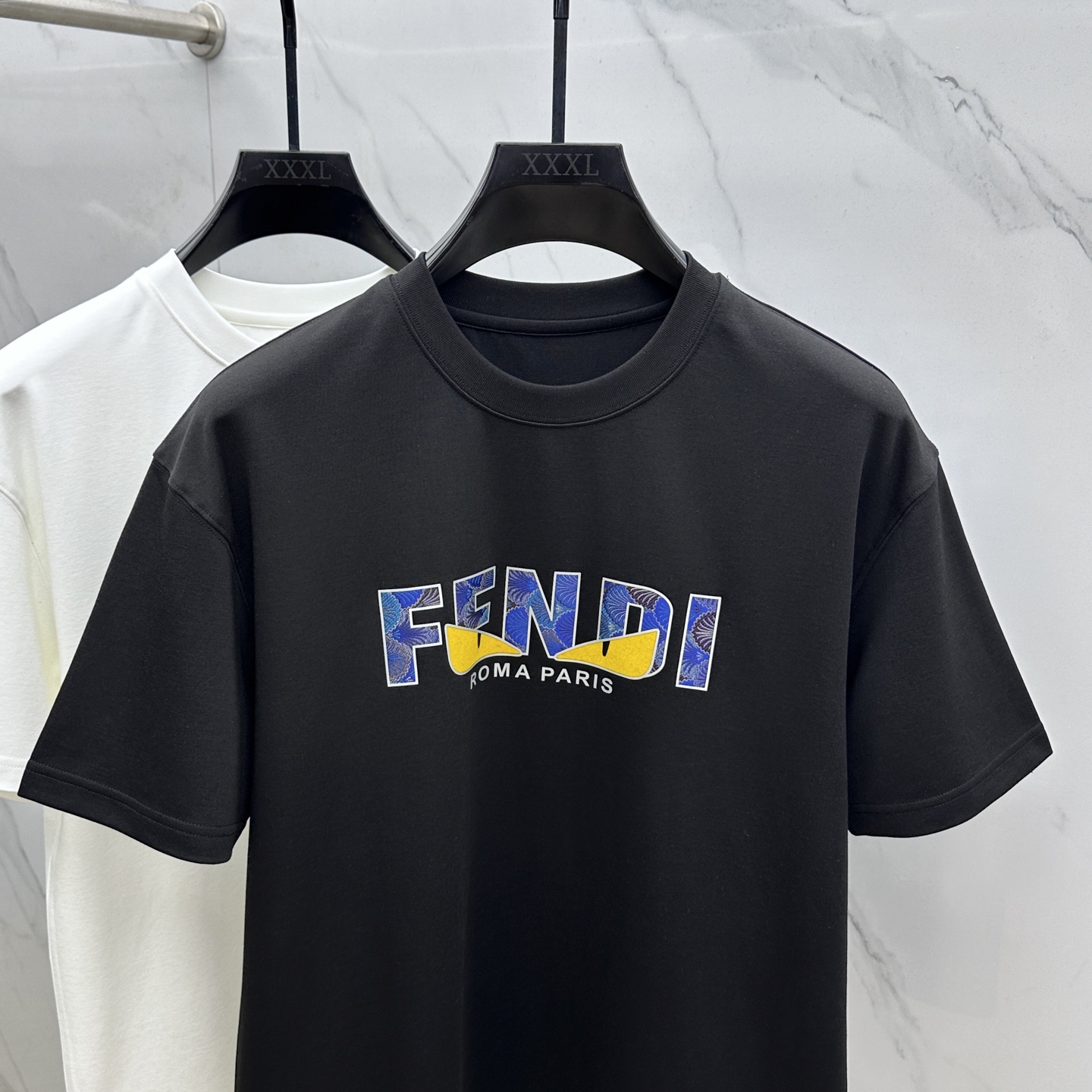🆕Fendi芬迪 2025SS秋季新款短袖打底T 恤，以当季色调传递典雅韵味，成就日常搭配佳选。胸前lo