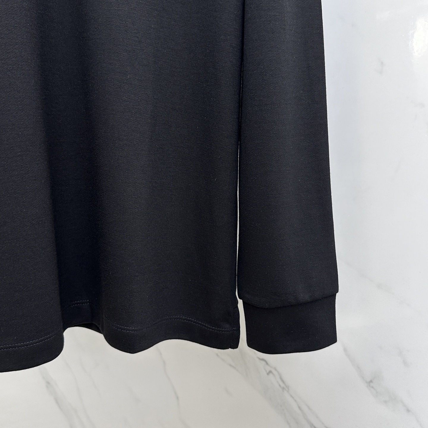 🆕lP🆕 简约都市2025早秋新款首发专柜最新款长袖圆领羊毛T恤 高端订制 设计前卫时尚！品牌logo工