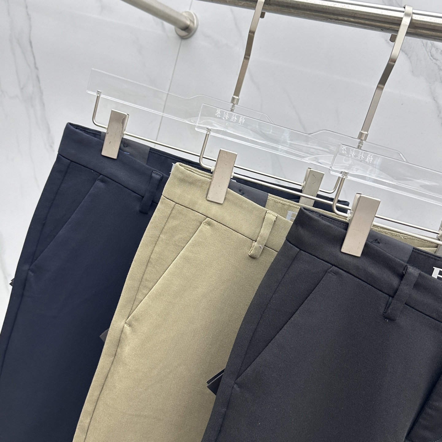 🆕Prada普拉达 2025早秋新品休闲裤西裤，官网同步发售，裤身工艺设计，进口客供辅料、面料定制，代工