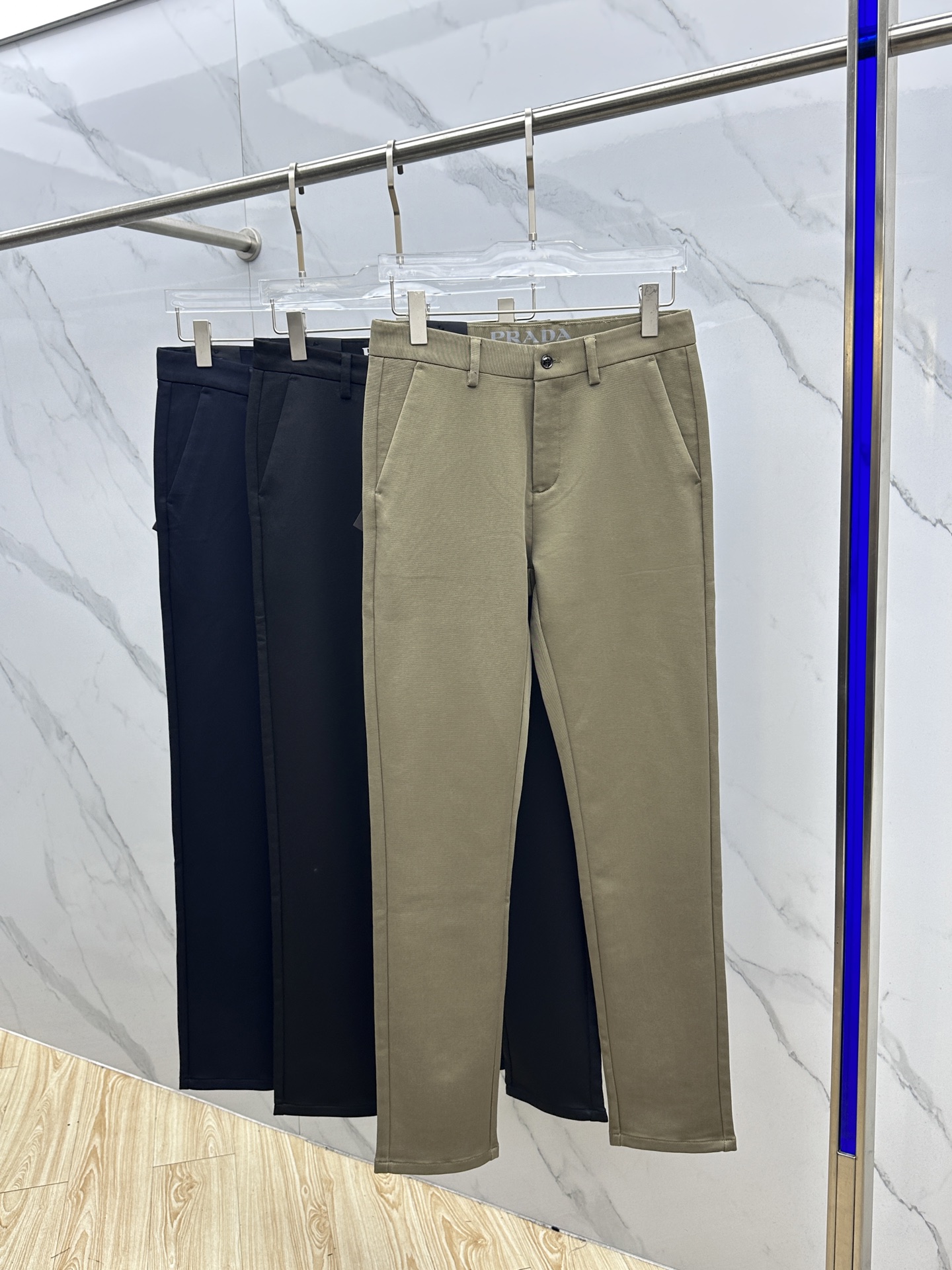 🆕Prada普拉达 2025早秋新品休闲裤西裤，官网同步发售，裤身工艺设计，进口客供辅料、面料定制，代工