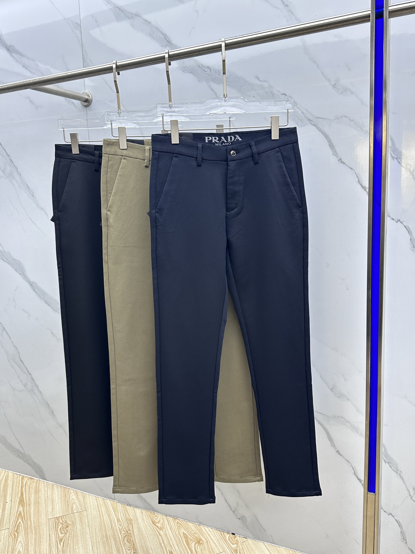 🆕Prada普拉达 2025早秋新品休闲裤西裤，官网同步发售，裤身工艺设计，进口客供辅料、面料定制，代工