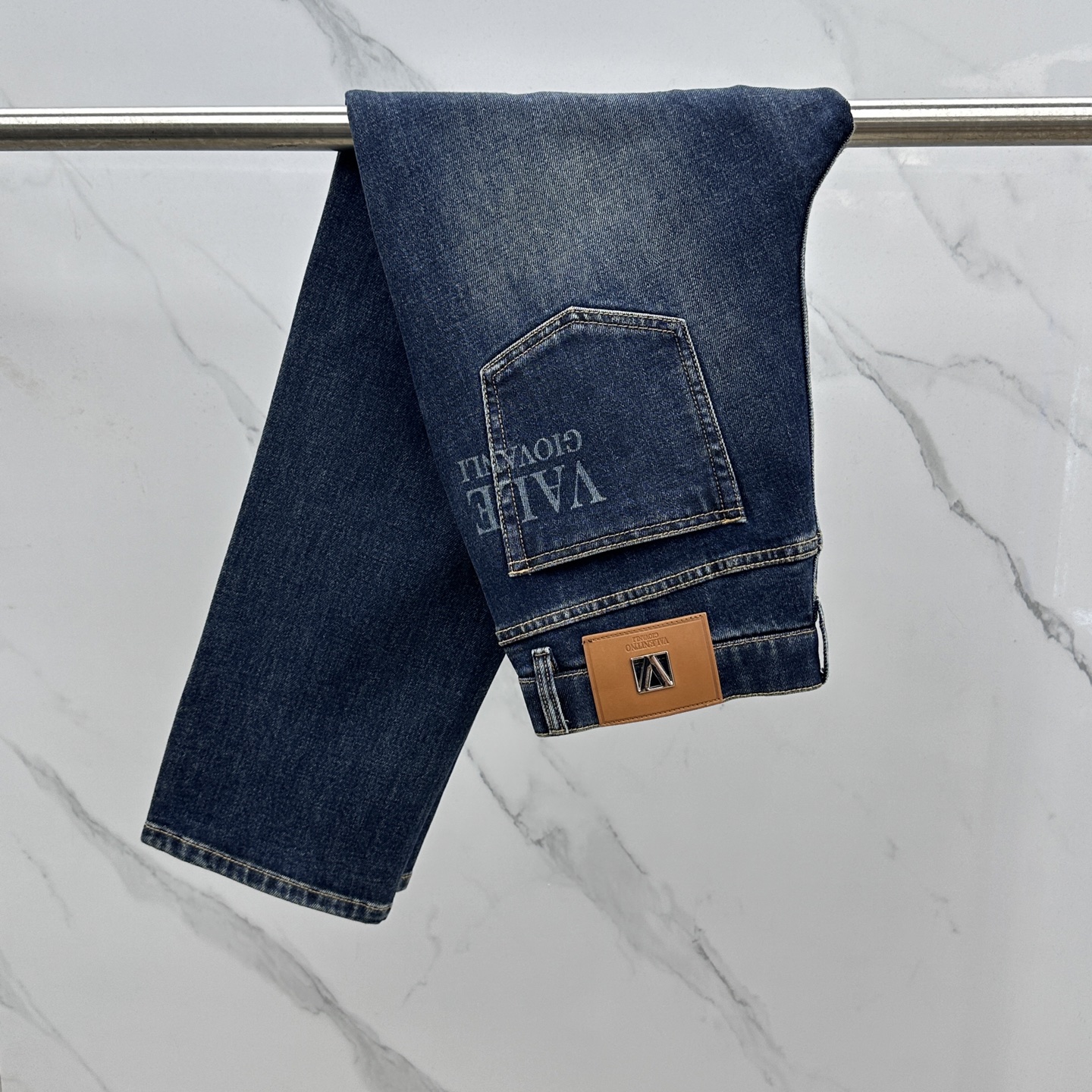 🆕VLTN华伦天奴 🔥高端定制、2025早春最新款牛仔裤 柜台同步发售 原版定制复刻 客供五金辅料 原单