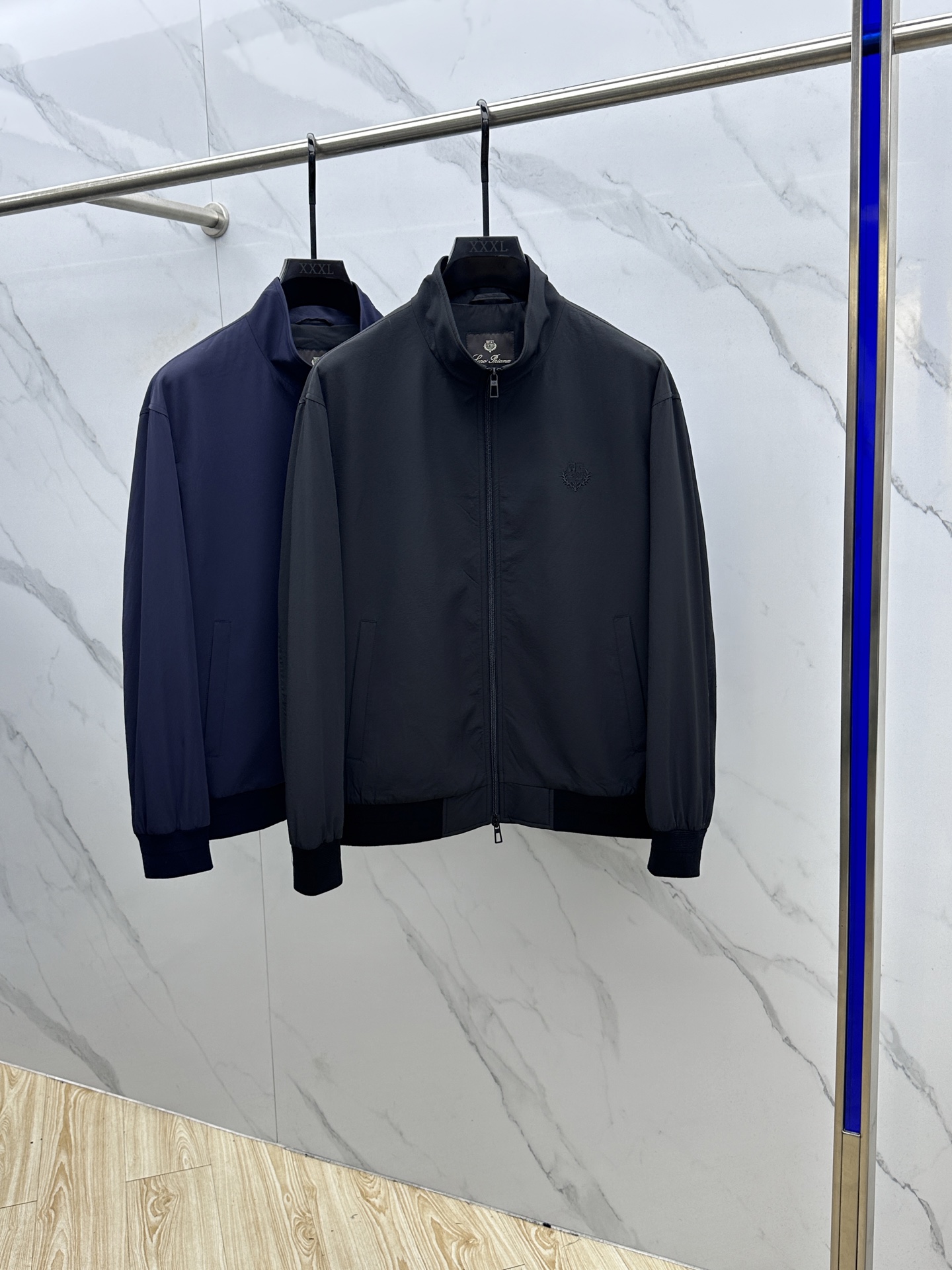 NO:539711,LP 1955ss early autumn new style released men's stand-up collar jacket, autumn hot jacket, boutique logo embroidery, solid color three-dimensional and upright. It is comfortable and comfortable to wear, lazy and casual, combined with clean and simple colors, especially durable, suitable for daily wear~ launch sports items embellished with vitality prints!  hz size M-3XL, loro piana, jackets & coats, jackets & coats, alexander wang19860909LP 1955ss早秋新款发布男士立领夹克外套,秋季爆款外套,精品logo刺绣,链接纯色立体挺拔.穿上就是舒适自在又显瘦的存在,慵懒而随性,结合干净简单的色系就特别耐看,适合日常穿着~倾情推出缀饰活力印花的运动单品！hz 尺码M-3XL,,loro piana,jackets & coats,jackets & coats,alexander wang,Men's clothing