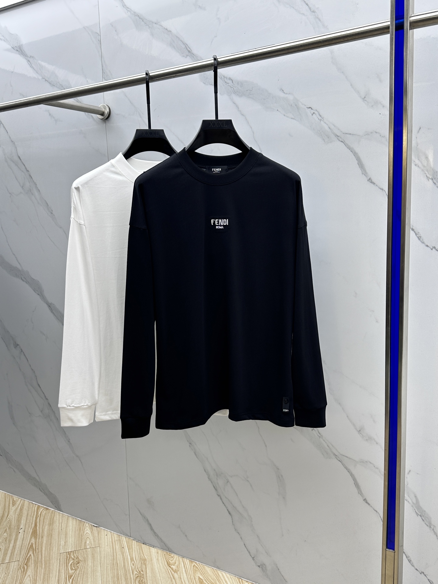 NO:548753,Fendi 2025SS early autumn new chest letter embroidered logo long-sleeved T-shirt, basic style recommended!  A versatile God of War!  Three-dimensional embroidery design on chest letters.  Three-dimensional matching of letter logo.  Excellent texture and breathable.  It's unforgettable!  Customized high-quality pure cotton fabric.  Comfortable and soft ~ a must-have item for single outfits!  Three-standard full size M-3XL, fendi, fendi, tees, t-shirt, alexander wang19860909Fendi芬迪 2025SS早秋新款胸前字母刺绣标识长袖T恤,基础款推荐！百搭战神！胸前字母立体绣花设计．字母logo立体搭配．质感极好舒适又透气．让人过目难忘！订制优质纯棉面料．舒适柔软～单穿搭配必备单品！三标齐全hei 尺码M-3XL,,fendi,fendi,tees，t-shirt,alexander wang,Men's clothing