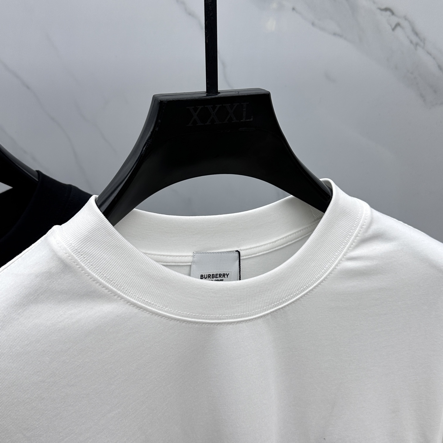 🆕Burberry巴宝莉 2025SS早秋新款胸前格子口袋标识长袖T恤，基础款推荐！百搭战神！胸前格子口