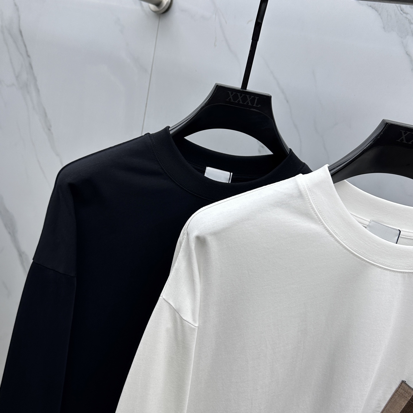 🆕Burberry巴宝莉 2025SS早秋新款胸前格子口袋标识长袖T恤，基础款推荐！百搭战神！胸前格子口