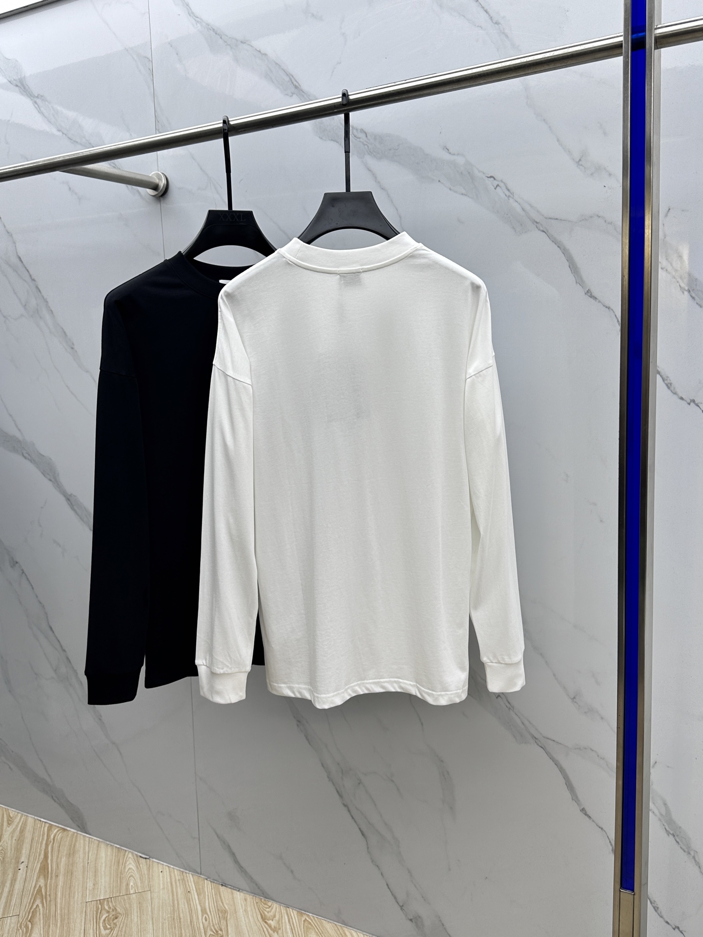 🆕Burberry巴宝莉 2025SS早秋新款胸前格子口袋标识长袖T恤，基础款推荐！百搭战神！胸前格子口