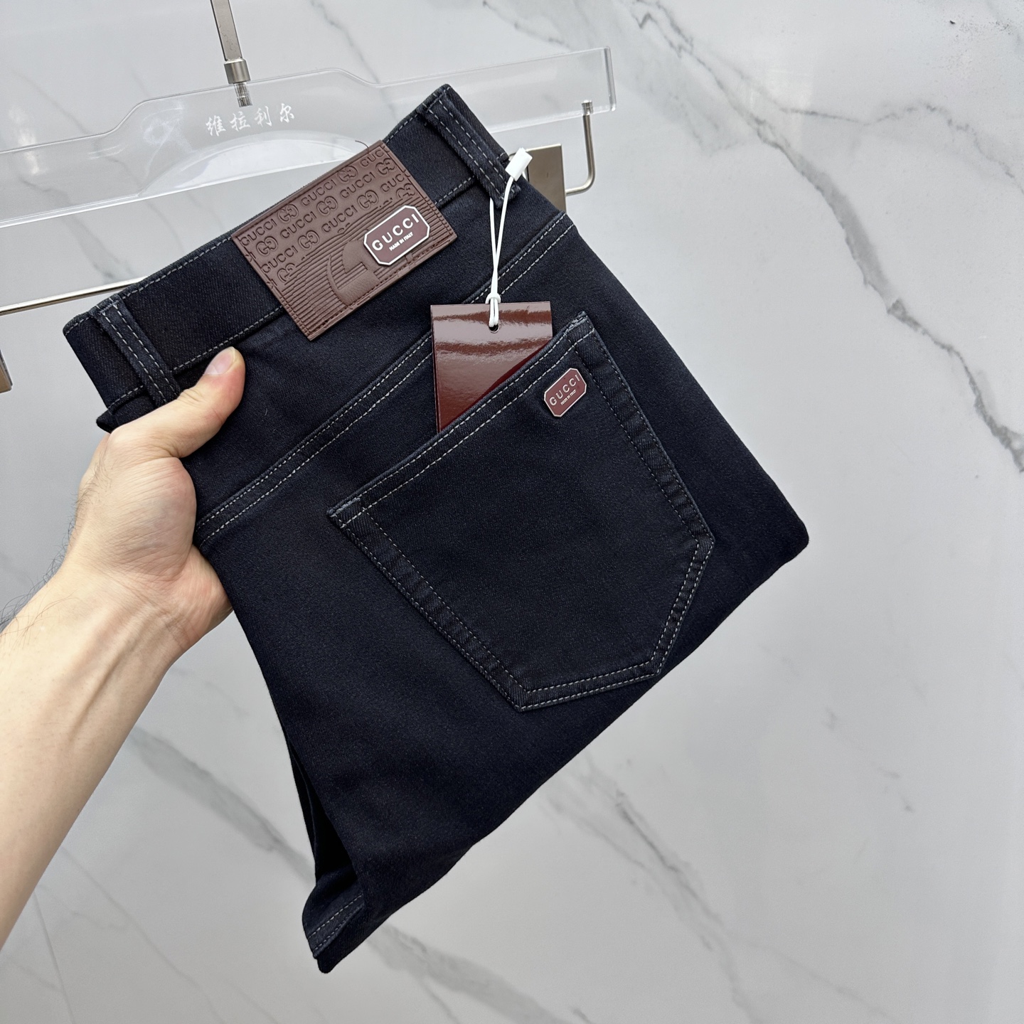 NO:548730,GUCCI Gucci high-end customization, the latest jeans in early spring 2025 are released simultaneously on the counter. Original custom reproduction. Customer-supplied hardware and accessories. Original quality. Imported fixed-color denim fabric. Heavy industry washing. Fine workmanship and excellent upper body!  Preferred single product produced by A11, 29-38, 37, gucci, gucci, jeans, alexander wang19860909GUCCI古驰 高端定制、2025早春最新款牛仔裤 柜台同步发售 原版定制复刻 客供五金辅料 原单品质 进口固色牛仔面料 重工洗水 做工走线精细 上身绝佳！优选单品 A11出品 码数29-38无37,,gucci,gucci,jeans,alexander wang,Men's clothing