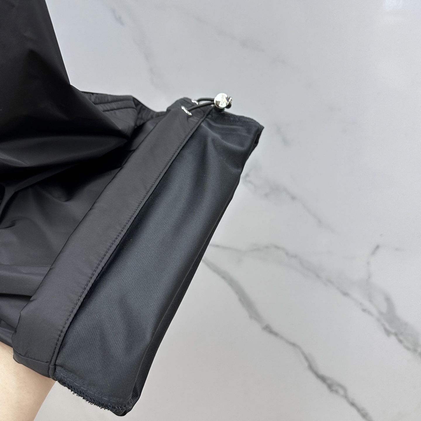 🆕Prada普拉达、25秋冬新款~PD阔腿三角标双层 。 当时尚与舒适完美邂逅，Pra**阔腿三角标双层