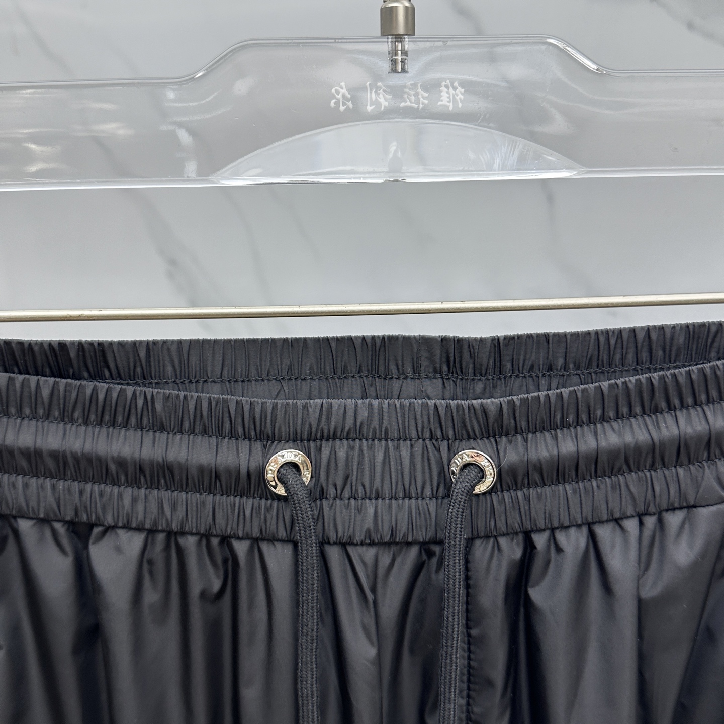 🆕Prada普拉达、25秋冬新款~PD阔腿三角标双层 。 当时尚与舒适完美邂逅，Pra**阔腿三角标双层