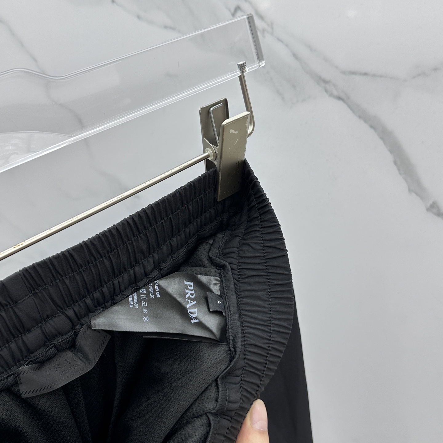 🆕Prada普拉达、25秋冬新款~PD阔腿三角标双层 。 当时尚与舒适完美邂逅，Pra**阔腿三角标双层