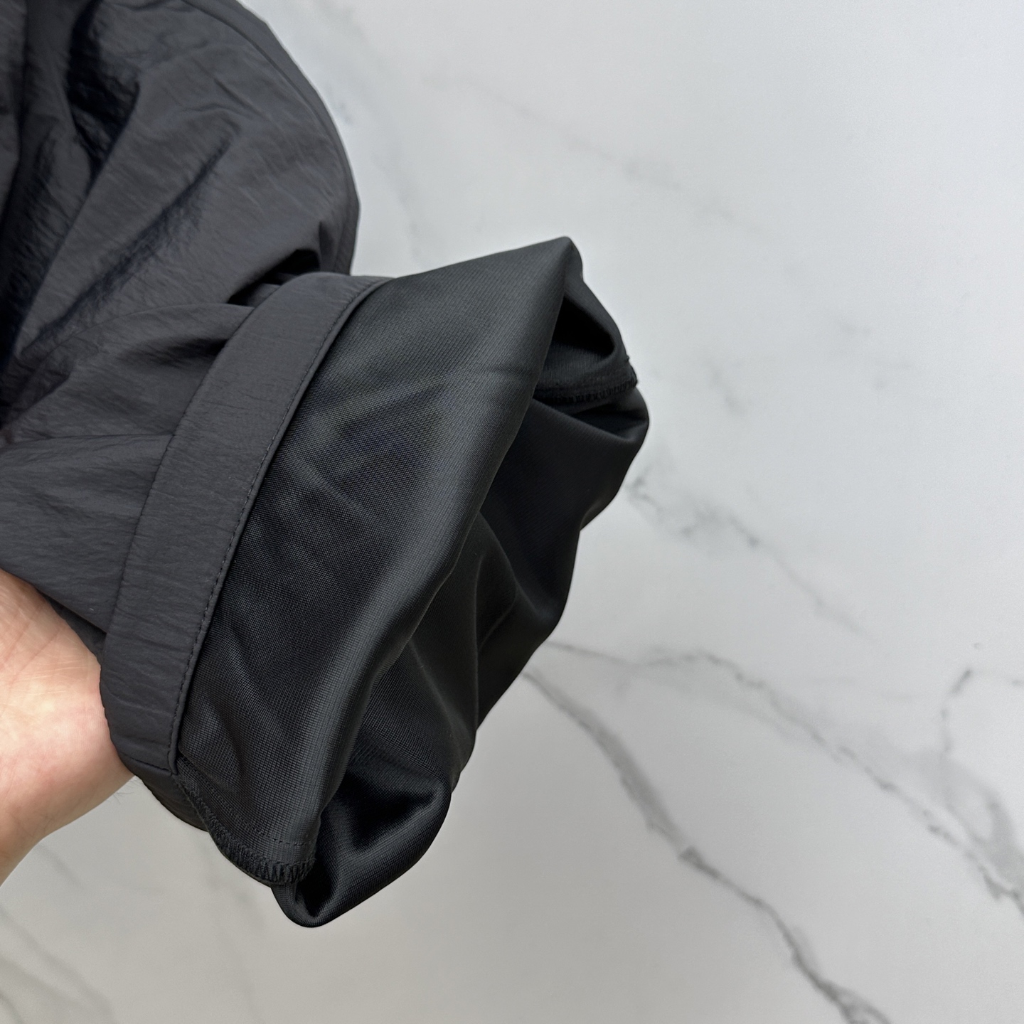 🆕Prada普拉达、25秋冬新款~PD阔腿三角标双层 。 当时尚与舒适完美邂逅，Pra**阔腿三角标双层