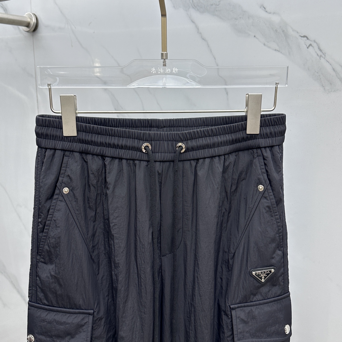 🆕Prada普拉达、25秋冬新款~PD阔腿三角标双层 。 当时尚与舒适完美邂逅，Pra**阔腿三角标双层