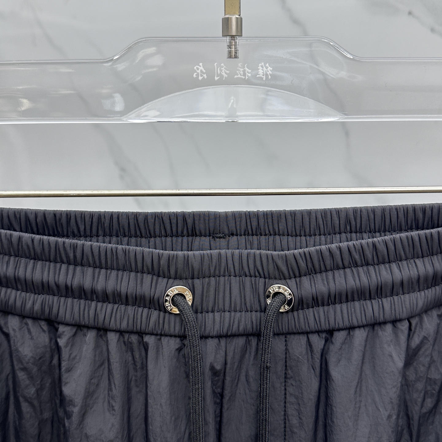 🆕Prada普拉达、25秋冬新款~PD阔腿三角标双层 。 当时尚与舒适完美邂逅，Pra**阔腿三角标双层