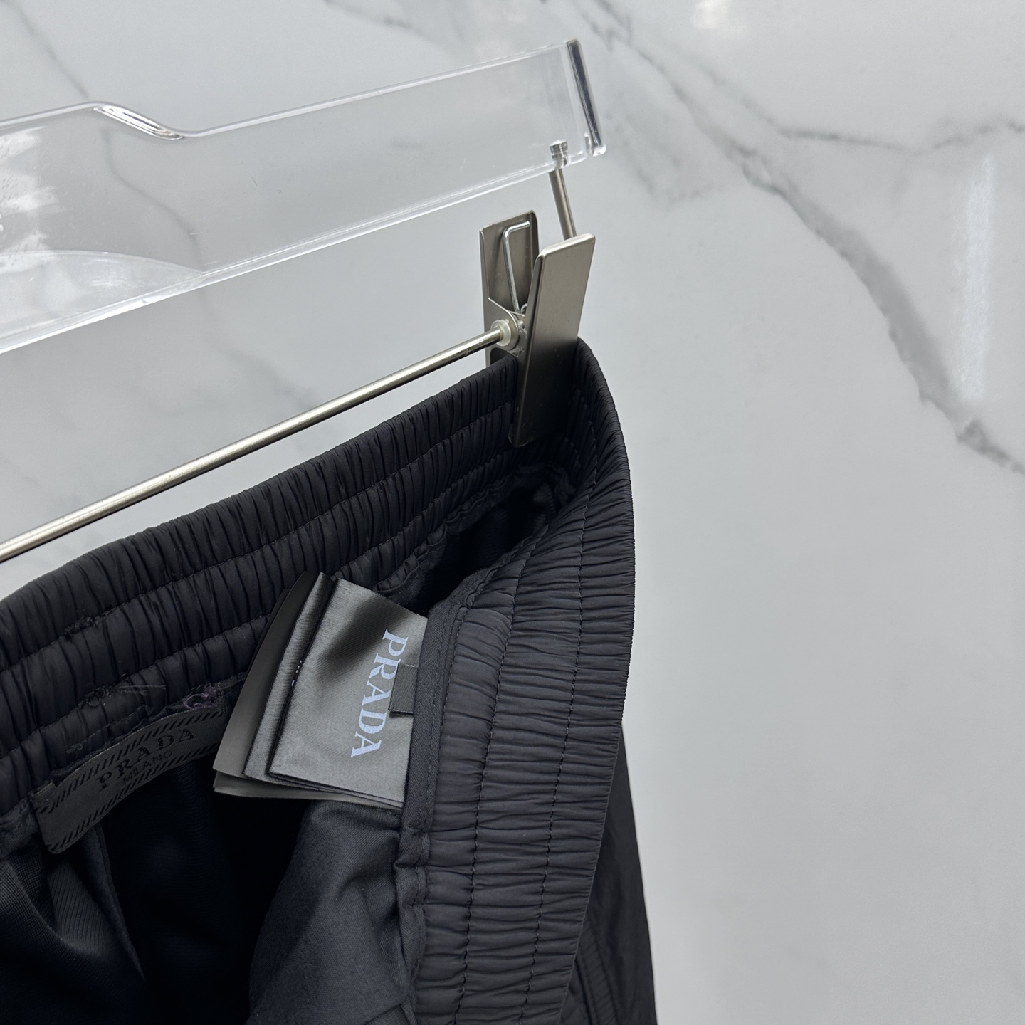 🆕Prada普拉达、25秋冬新款~PD阔腿三角标双层 。 当时尚与舒适完美邂逅，Pra**阔腿三角标双层