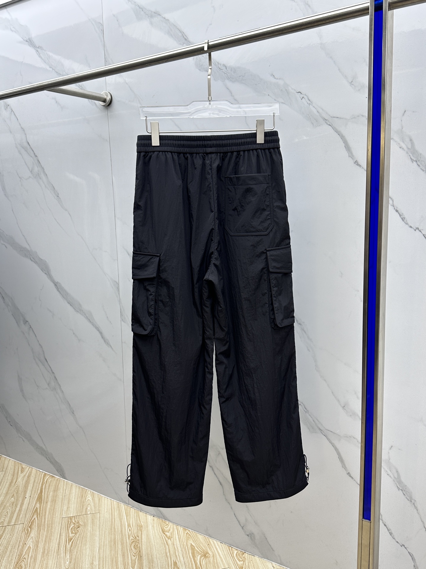 🆕Prada普拉达、25秋冬新款~PD阔腿三角标双层 。 当时尚与舒适完美邂逅，Pra**阔腿三角标双层