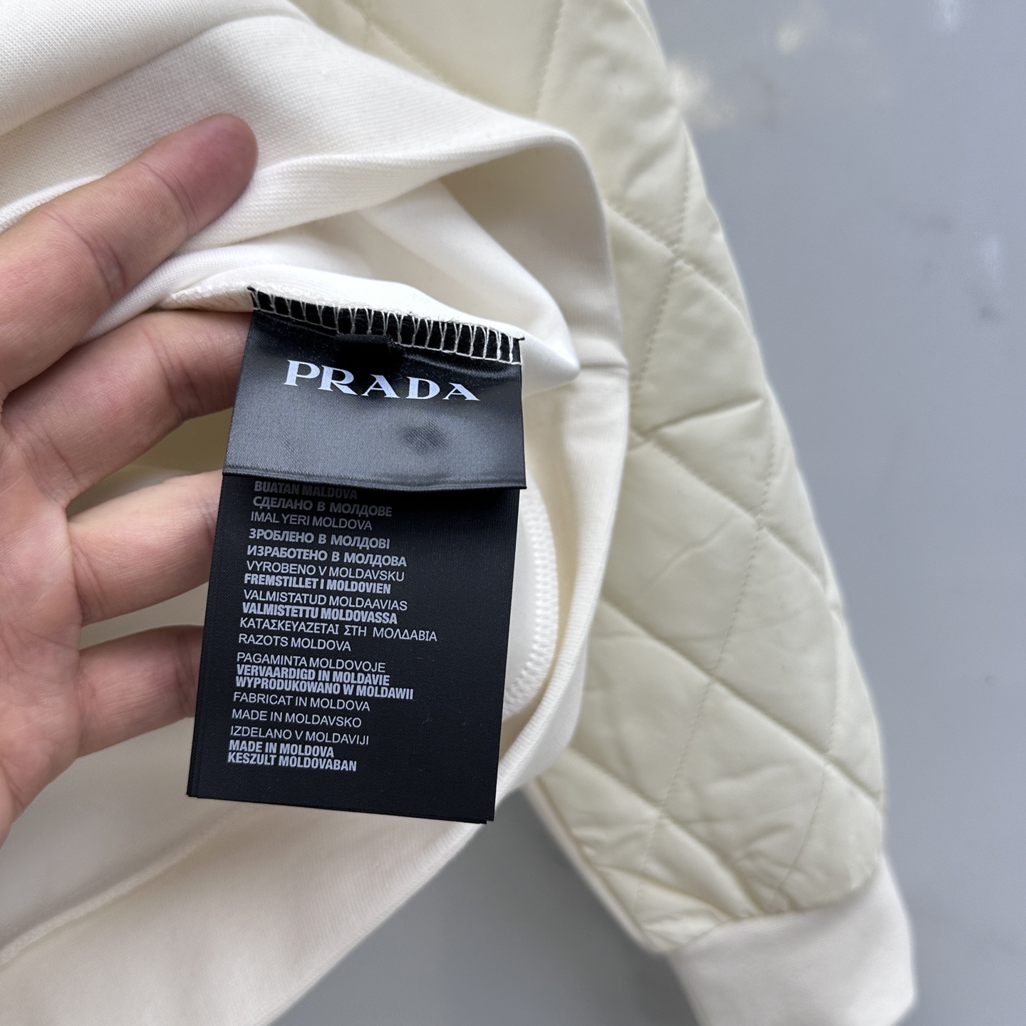 🆕Prada*普拉达 2025ss秋冬新品 官网同步P家圆领卫衣。甄选优质面料同缸定染。双层复合拼接，设